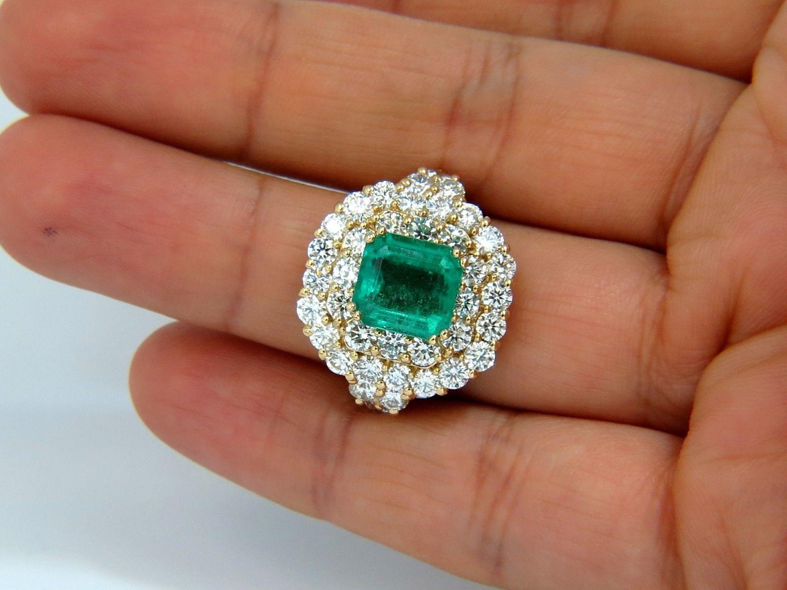 Bague 18 carats, diamants et émeraude de Colombie verte brillante certifiée GIA 7,51 en vente 2