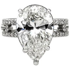 GIA 7.52 Carat Bague de fiançailles en platine avec un diamant poire de taille moyenne