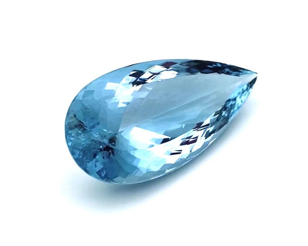 aquamarine color gemstone