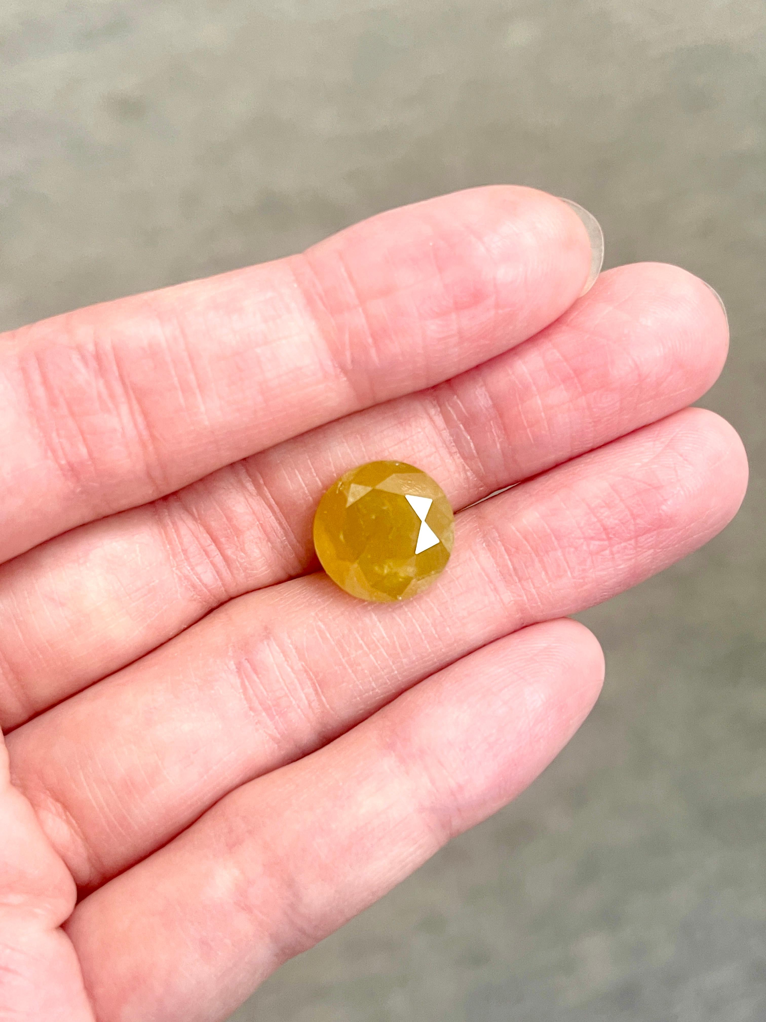 Taille ronde SAMPLE VENTE GIA 8,17 carats, diamant rond jaune naturel de fantaisie en vente