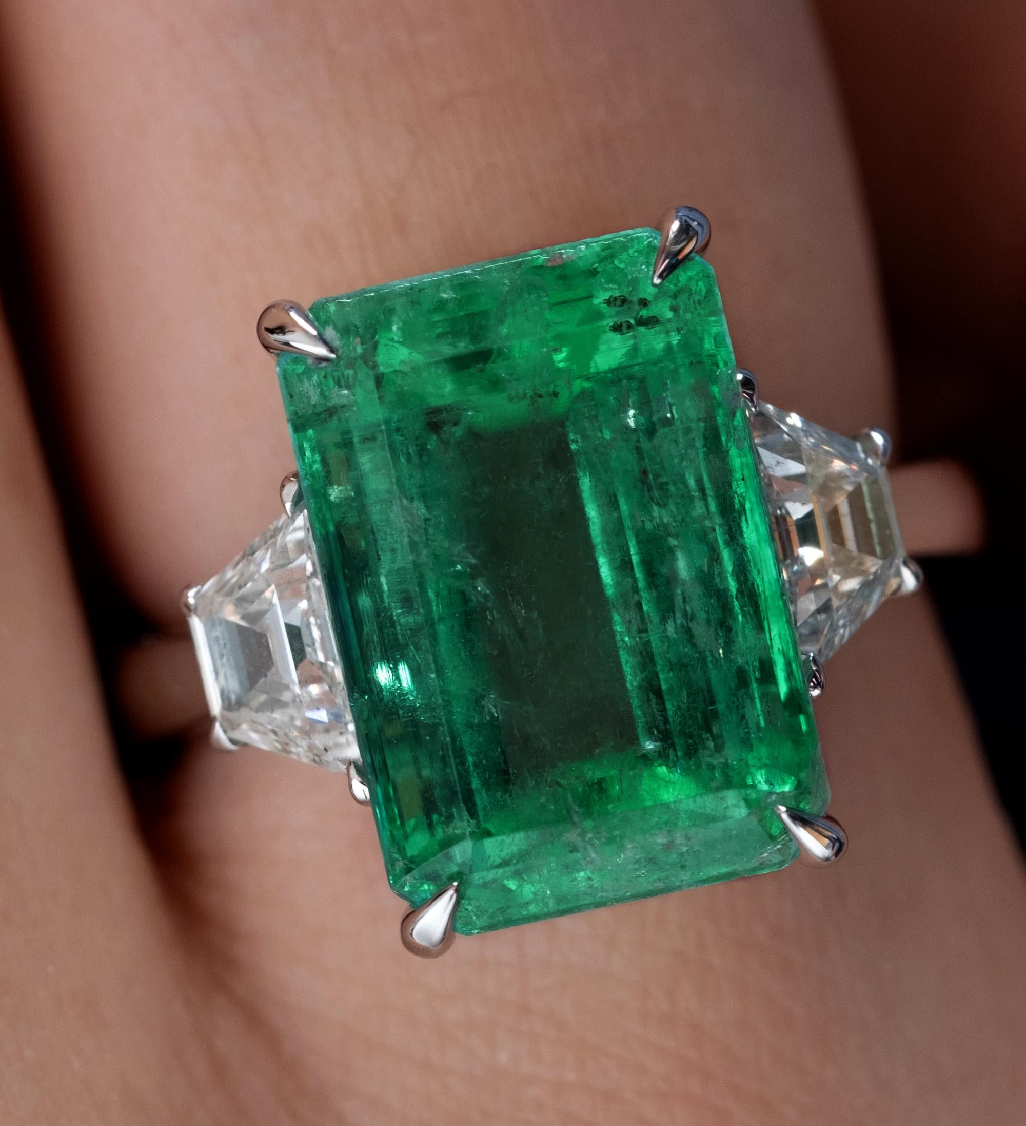 A Breathtaking Estate HANDMADE PLATINUM (stamped) Three-Stone Engagement ring contains GIA Certified 7.80ct Natural COLOMBIAN Green Emerald with measurements of 14.00x9.59x7.41mm. GIA report # 6217455668.
It is set with 2 Super Trapezoid shaped side