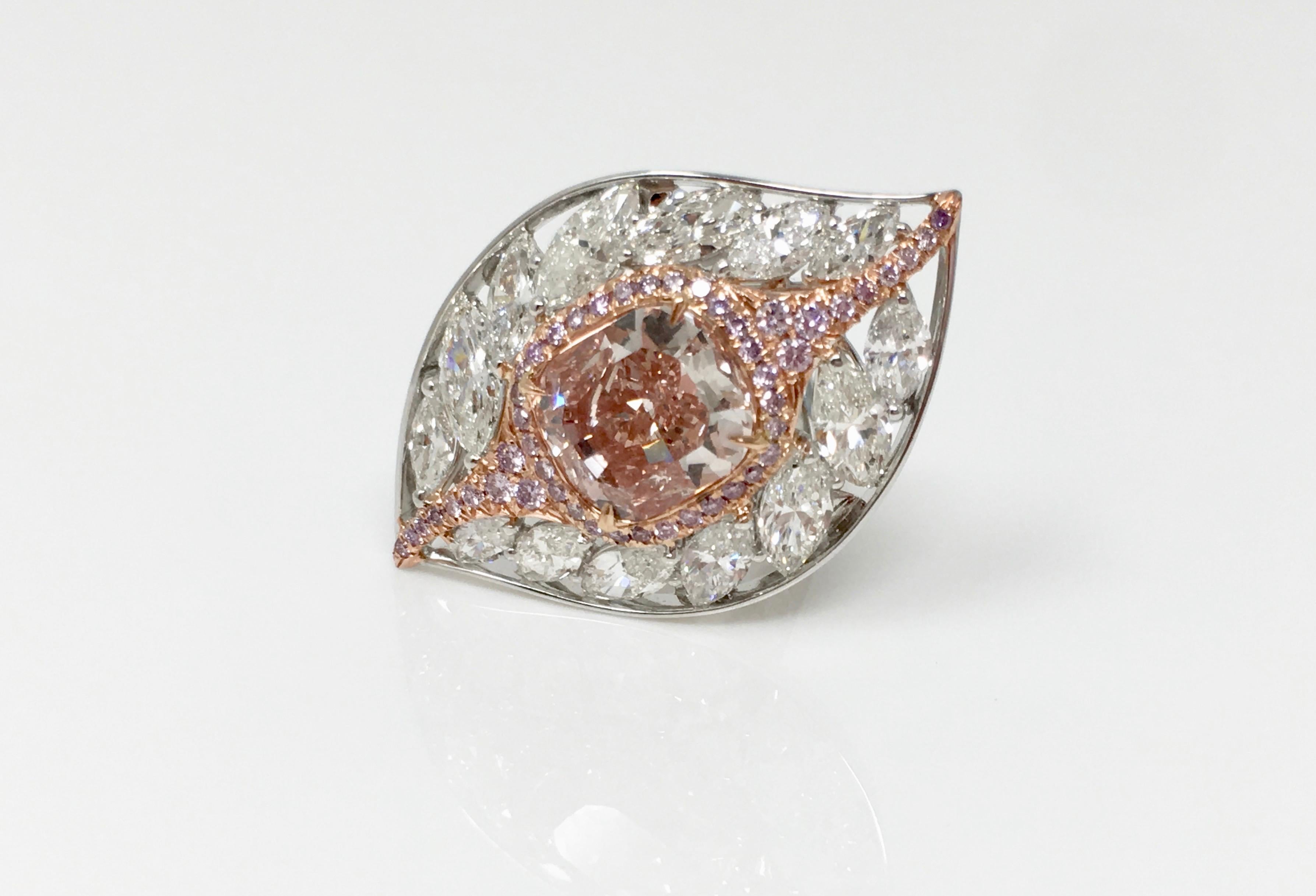 Taille coussin Bague IF en or 18 carats avec diamant taille coussin brillant rose orangé brunâtre fantaisie de 4,10 carats, certifié GIA en vente
