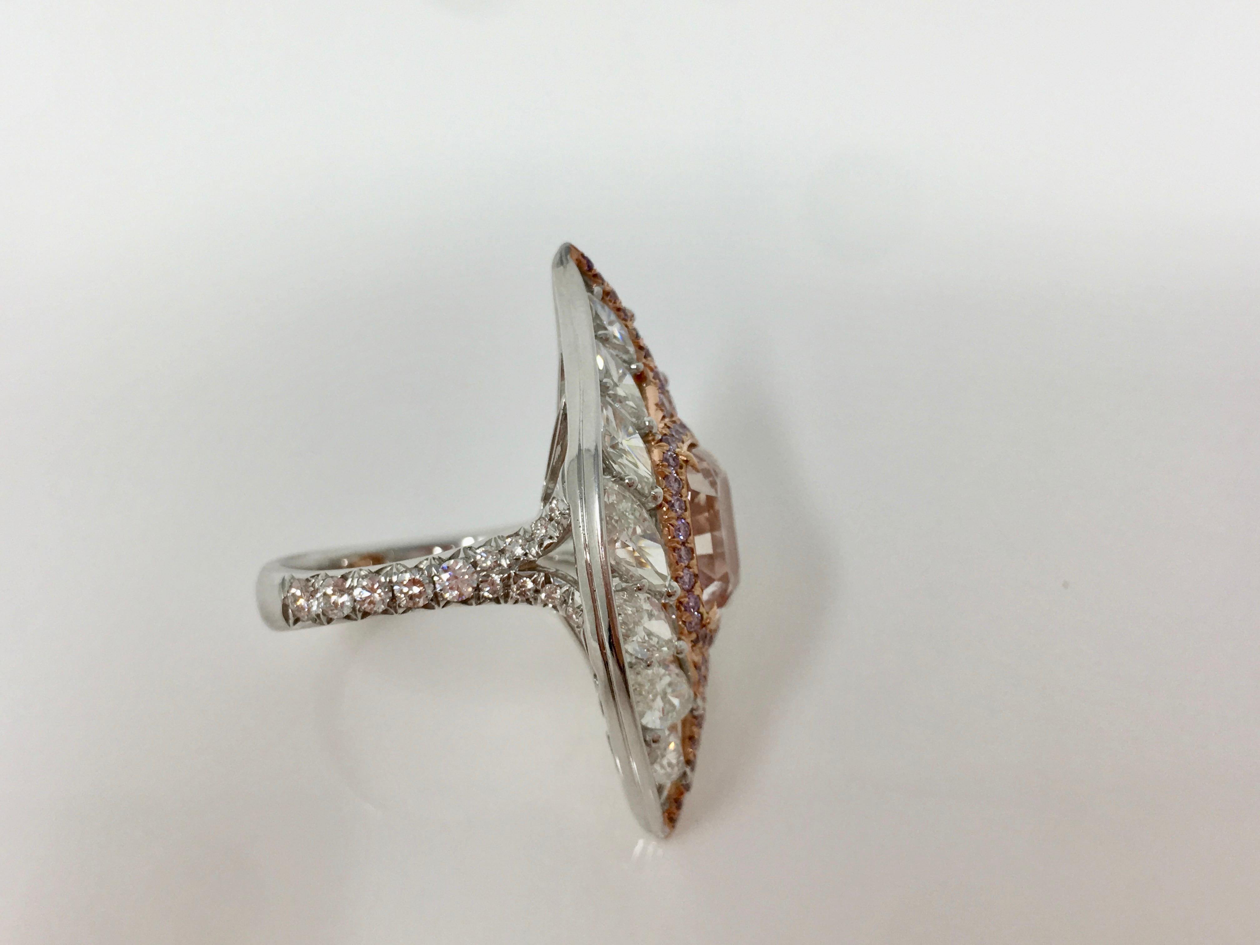 Bague IF en or 18 carats avec diamant taille coussin brillant rose orangé brunâtre fantaisie de 4,10 carats, certifié GIA Unisexe en vente