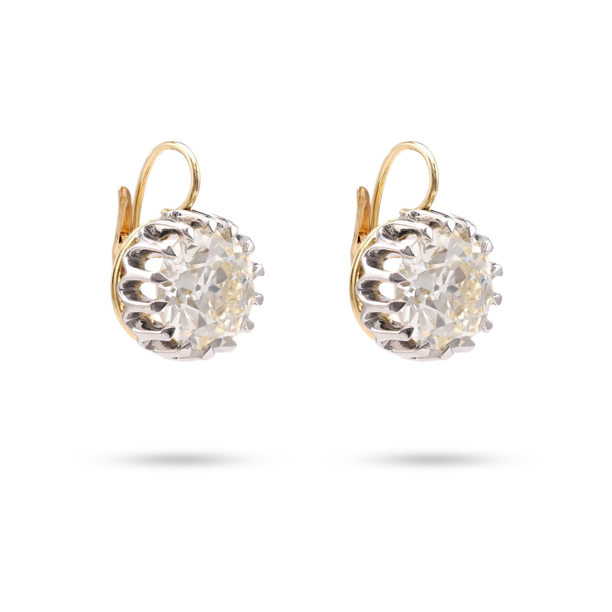 GIA 9.14 Carat Total Weight Diamond 18k Yellow Gold Platinum Earrings In Excellent Condition For Sale In Beverly Hills, CA