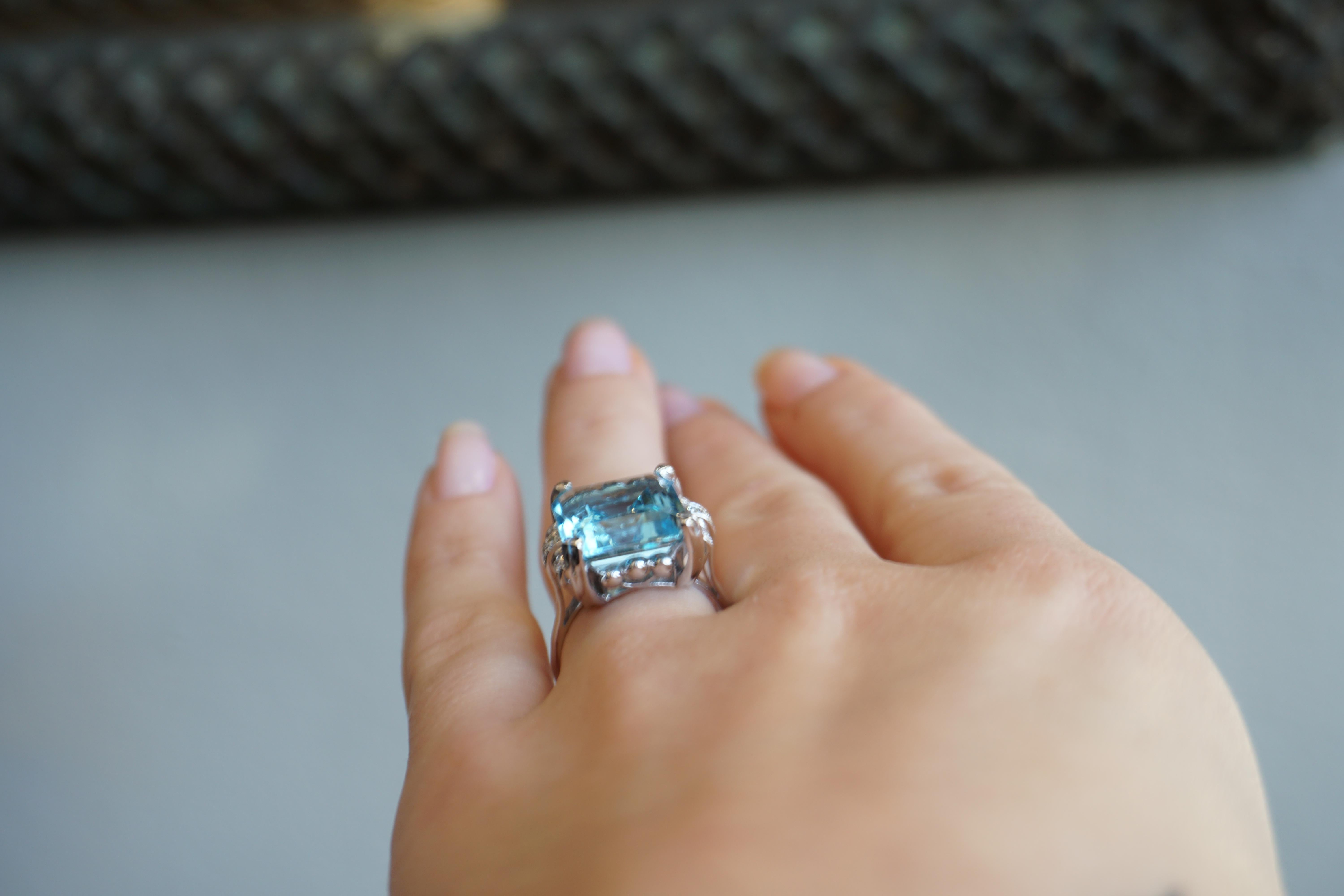 GIA 9.50 Carat Square Aquamarine Ring For Sale 6