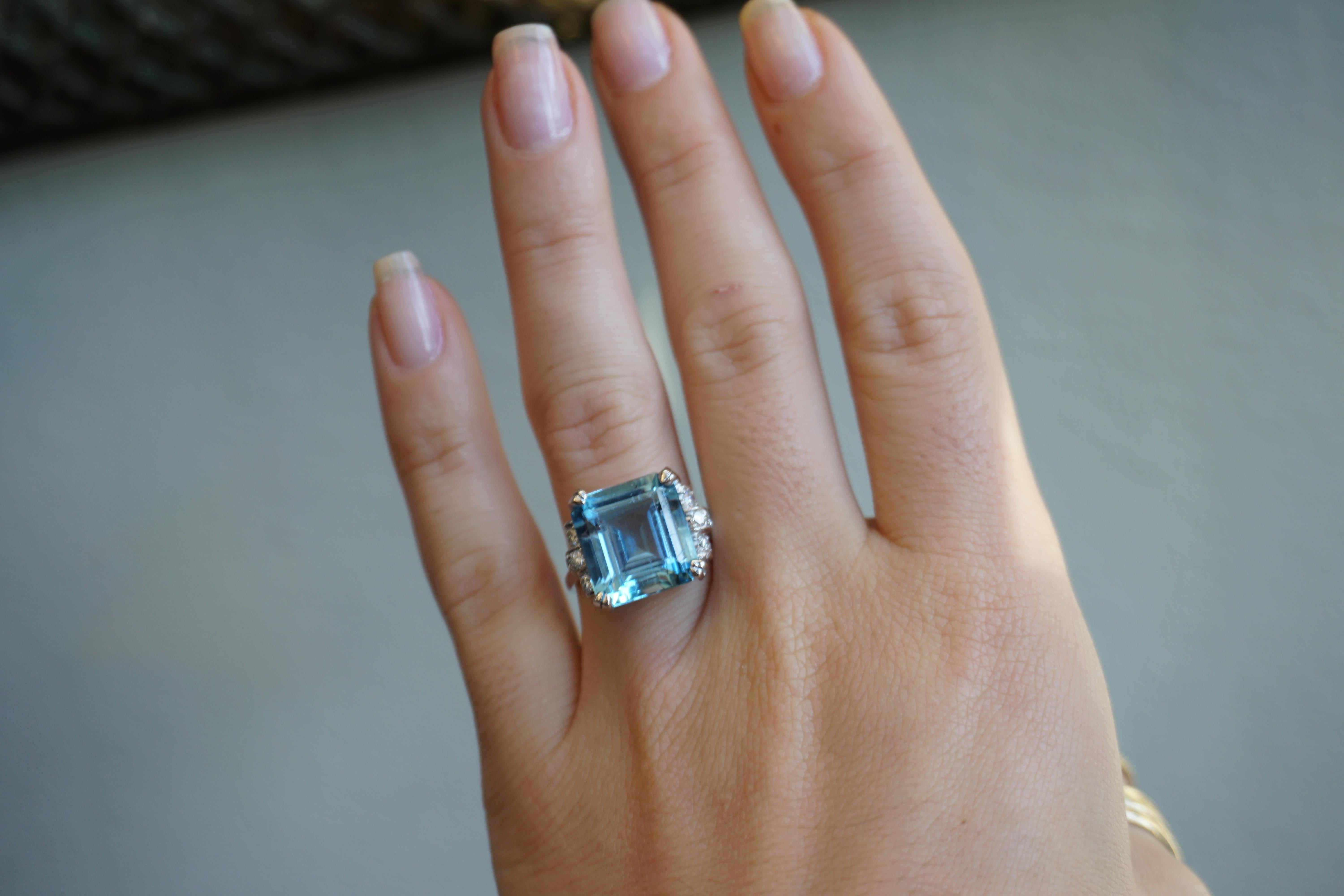 GIA 9.50 Carat Square Aquamarine Ring In Good Condition For Sale In METAIRIE, LA
