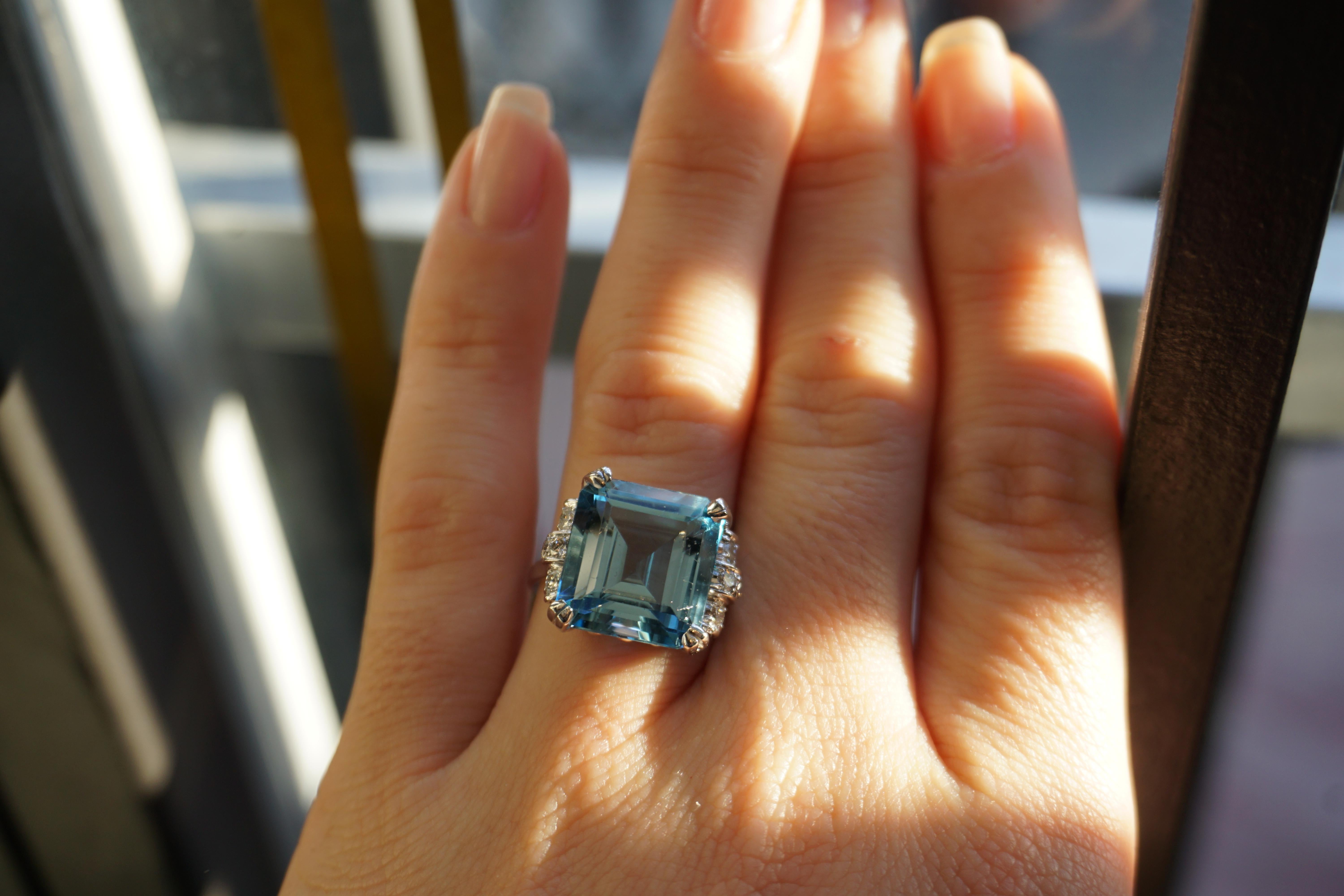 Women's GIA 9.50 Carat Square Aquamarine Ring For Sale