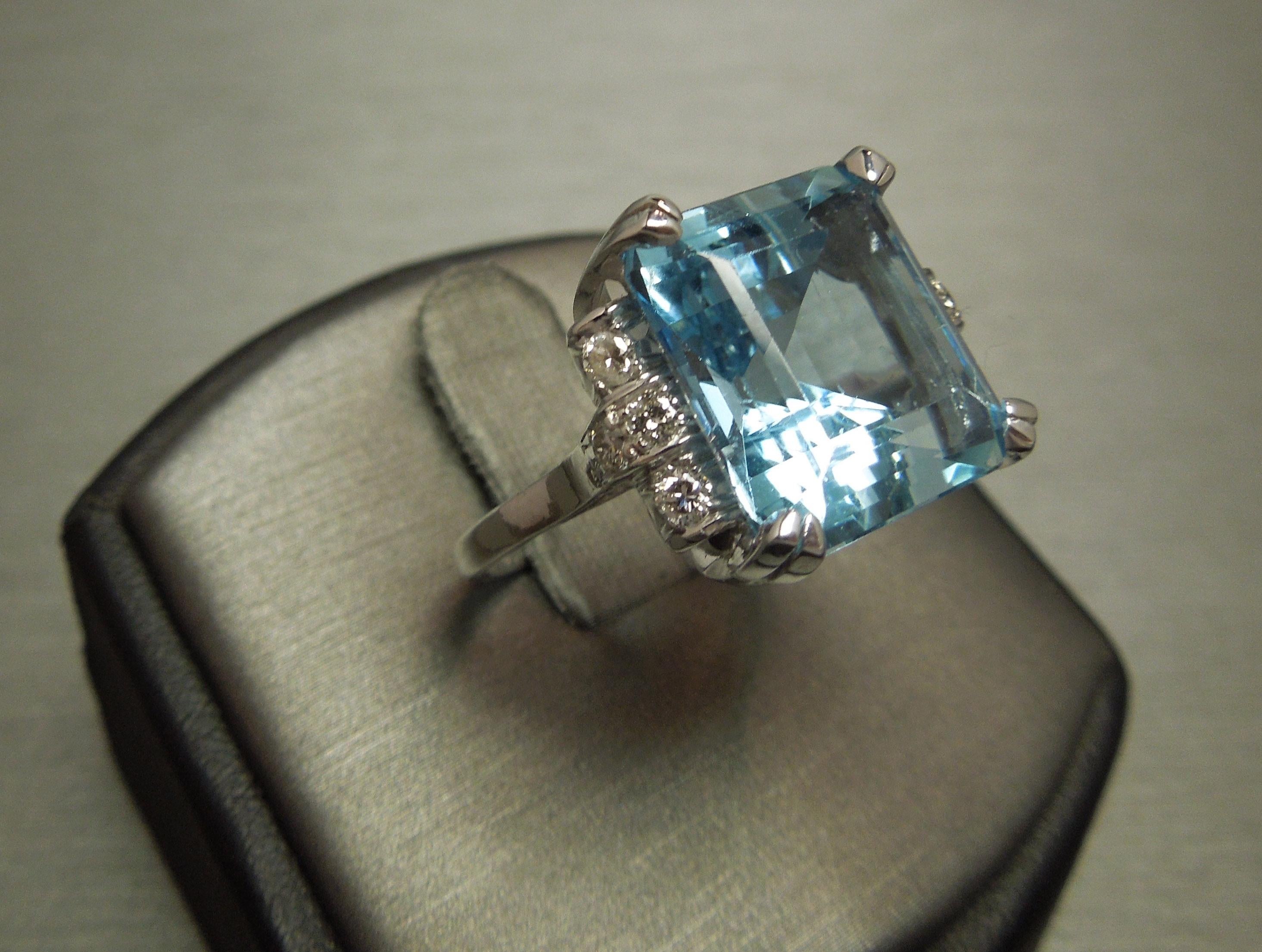 GIA 9.50 Carat Square Aquamarine Ring For Sale 8