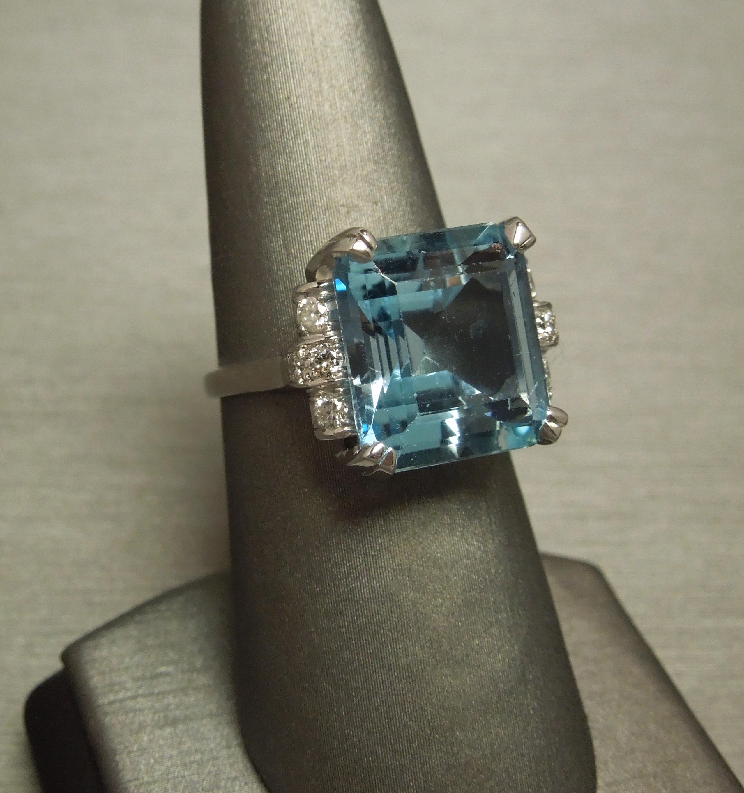 GIA 9.50 Carat Square Aquamarine Ring For Sale 10