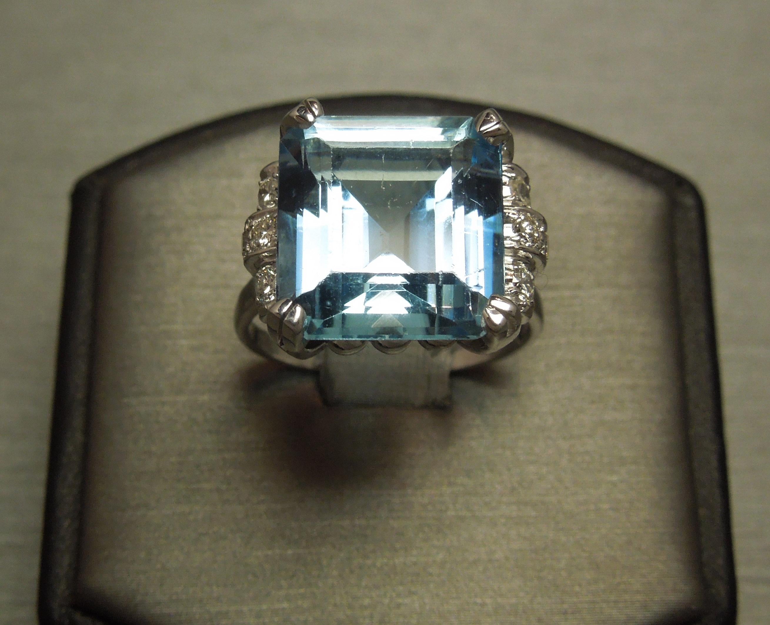 GIA 9.50 Carat Square Aquamarine Ring For Sale 11
