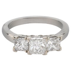 GIA 0,96 carati di diamante taglio principessa in platino, anello con tre pietre