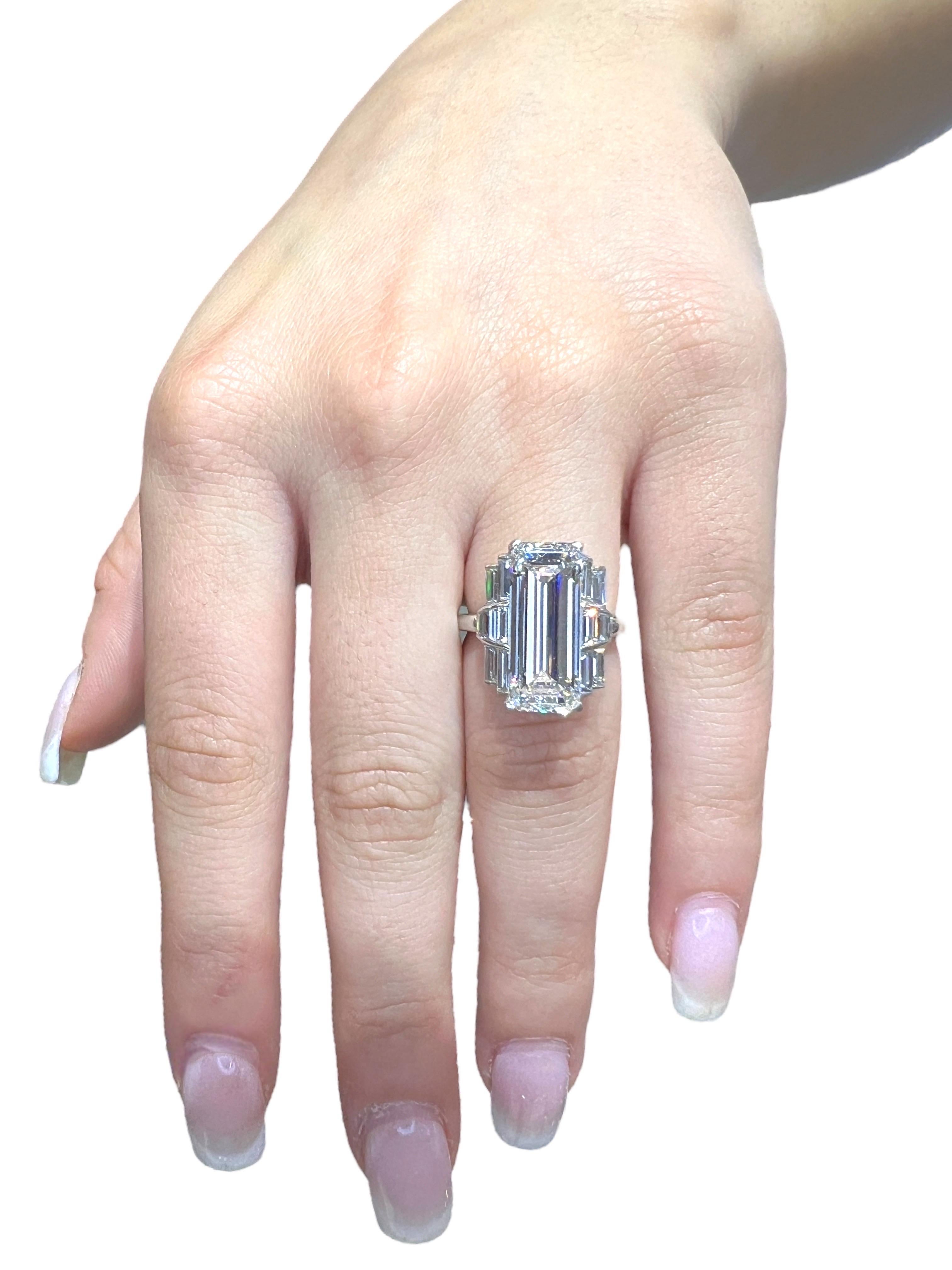 Taglio smeraldo Elongated Emerald Cut GIA 9.63ct Antique Art Deco Ring Statement Piece in vendita
