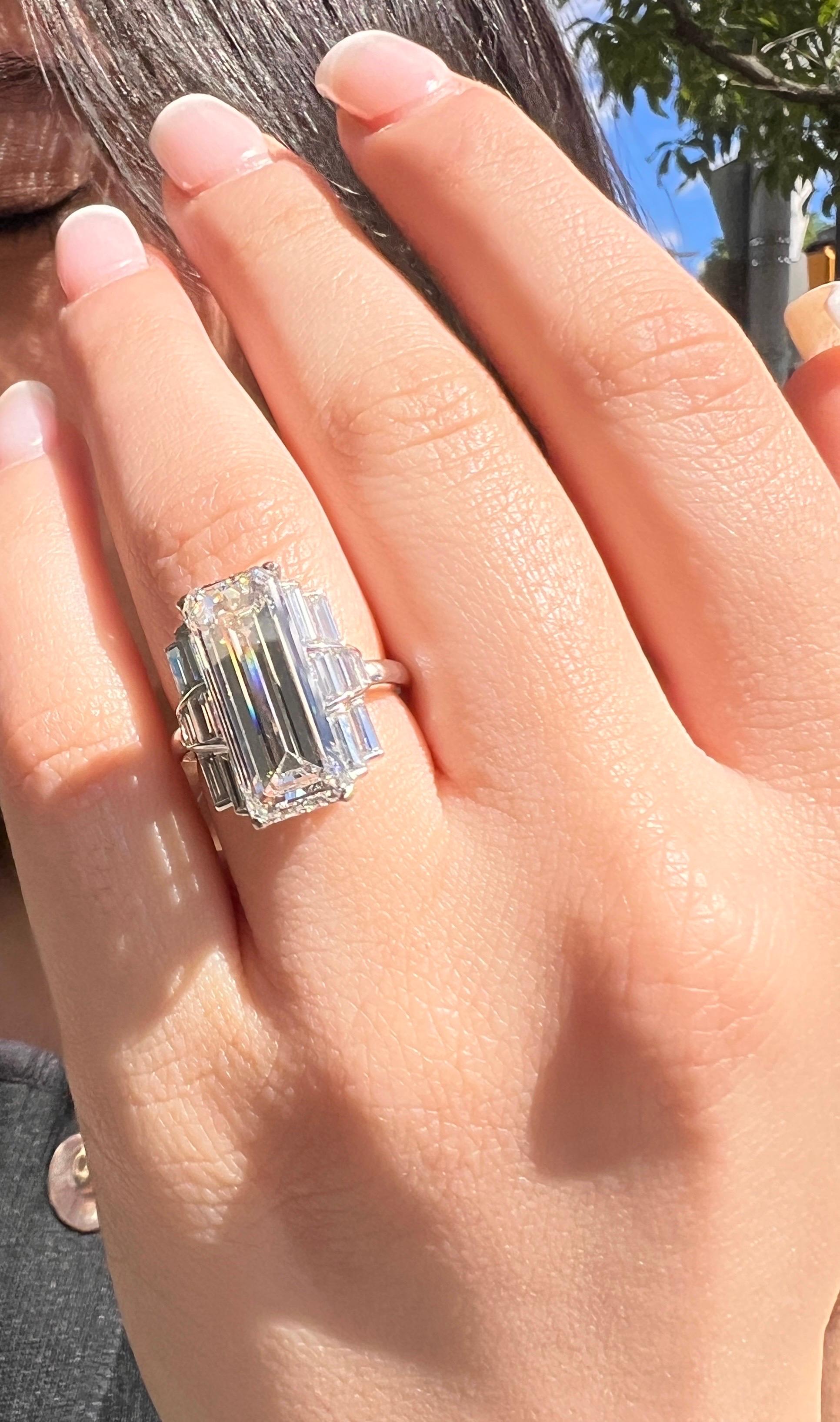 Elongated Emerald Cut GIA 9.63ct Antique Art Deco Ring Statement Piece In condizioni ottime in vendita a Great Neck, NY