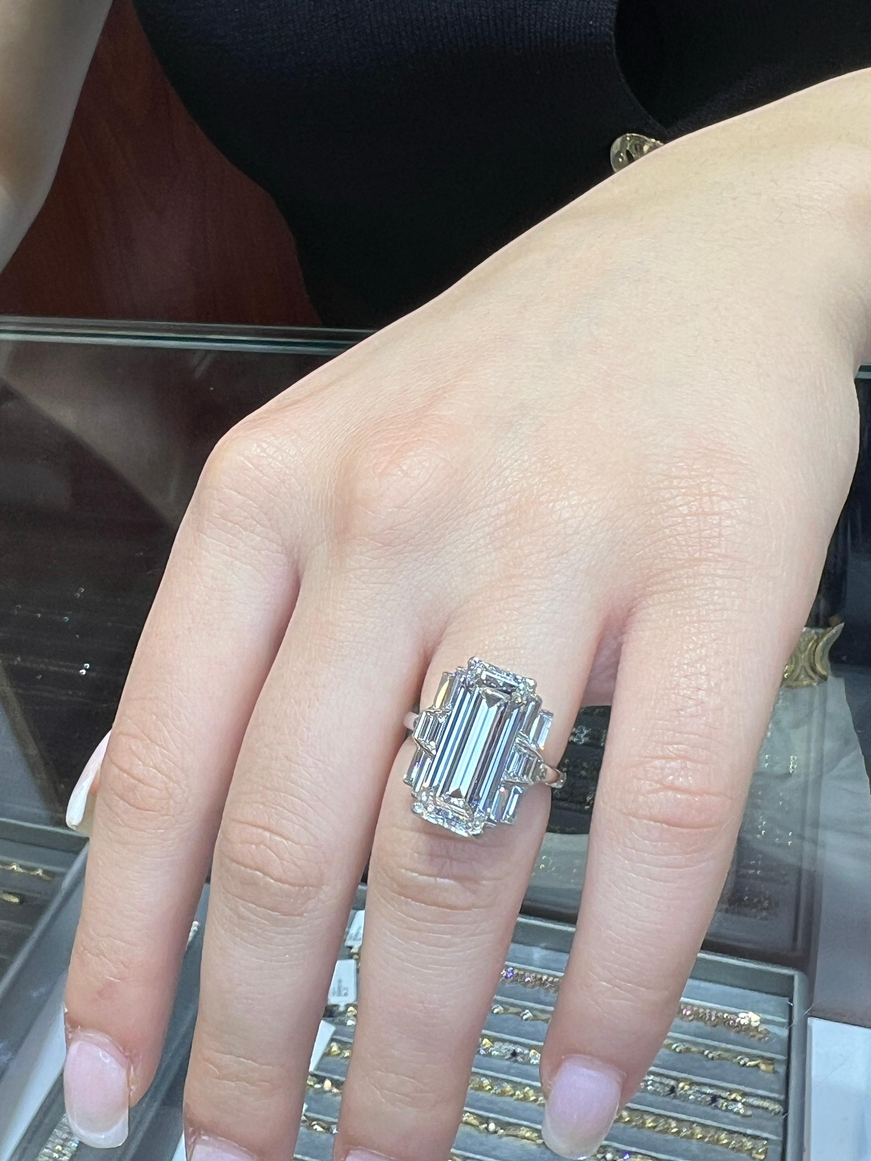 Donna Elongated Emerald Cut GIA 9.63ct Antique Art Deco Ring Statement Piece in vendita