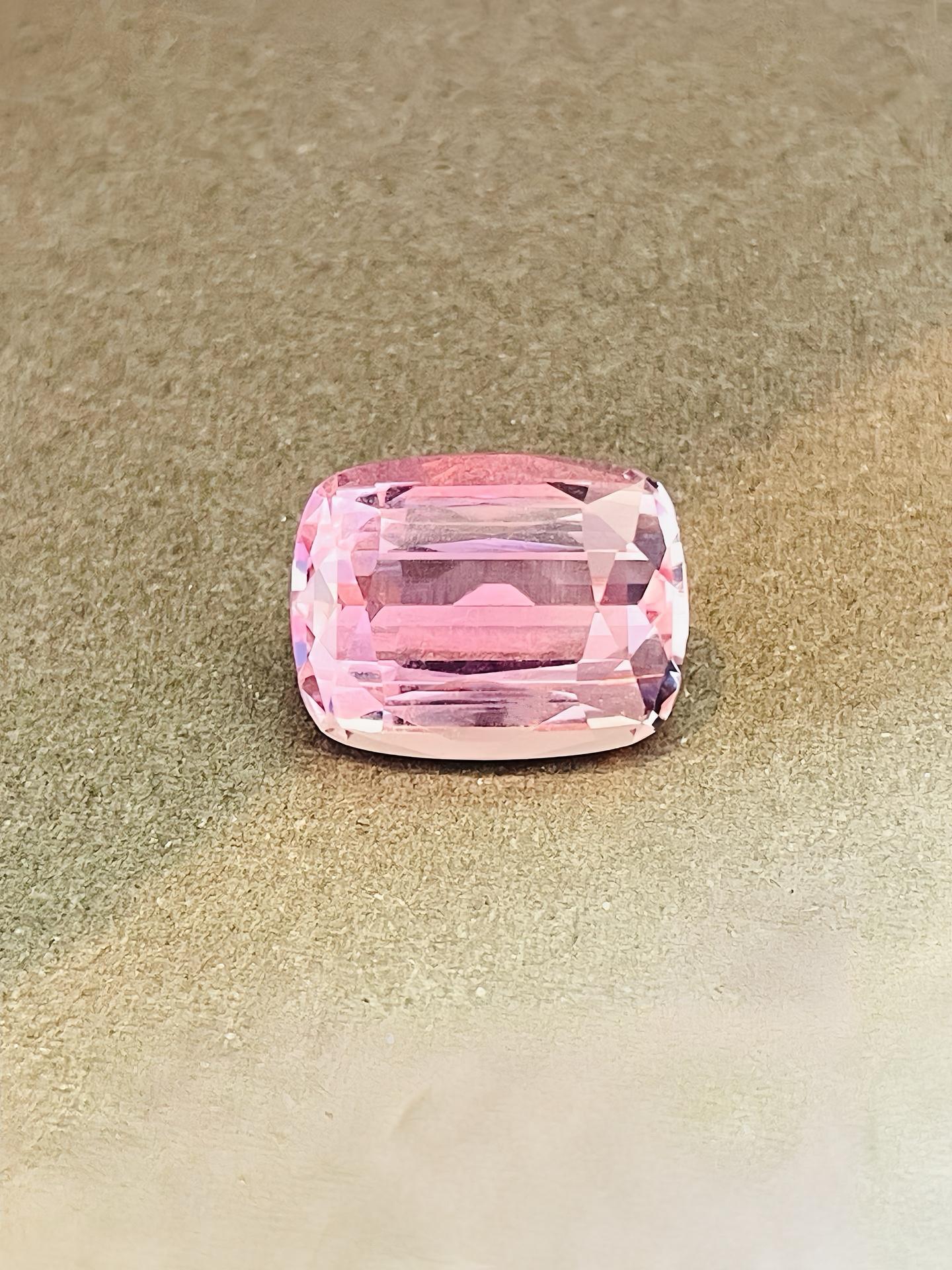 Women's or Men's GIA 9.65 Carats Rare Natural Imperial Topaz pink color of Brazil For Sale