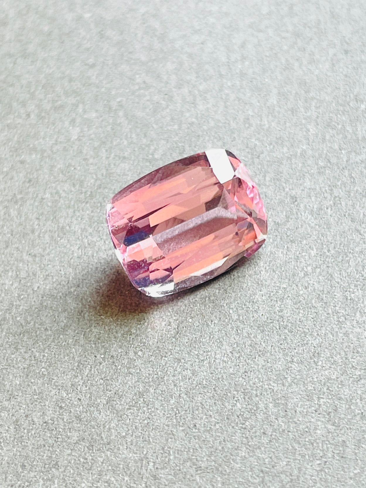 GIA 9,65 carats rare topaze impériale rose de couleur naturelle du Brésil en vente 3