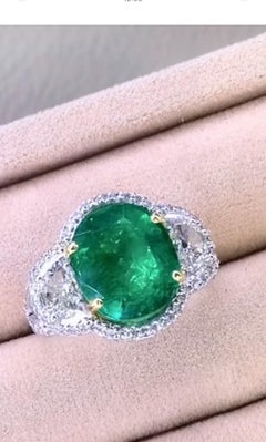 Contemporary 18K Gold Emerald Ring, 6.00 Ct Zambian & 1.40ct Diamonds