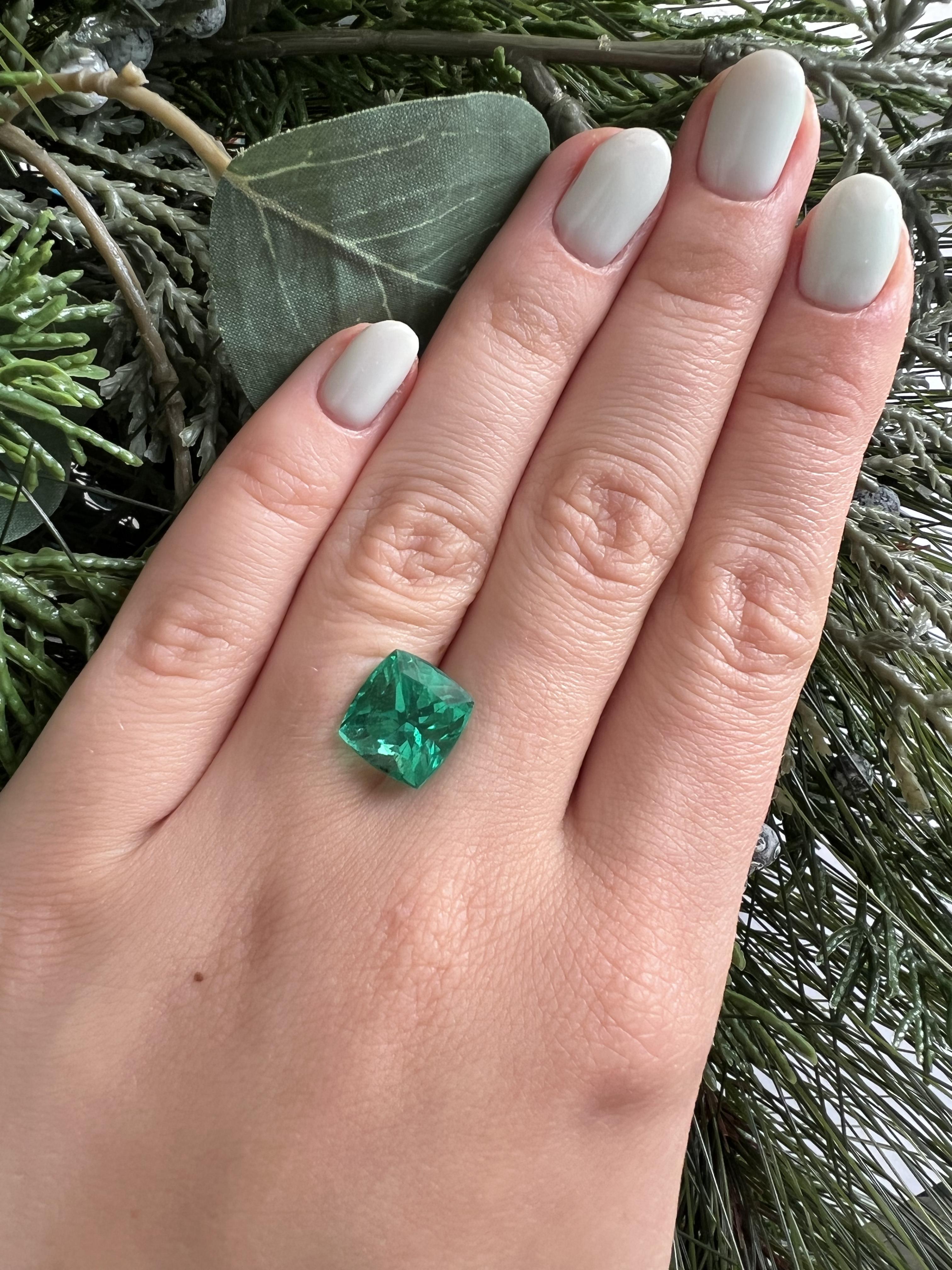 GIA and AGL Certified 6.30 Carat Natural Colombian Emerald In New Condition For Sale In Los Angeles, CA