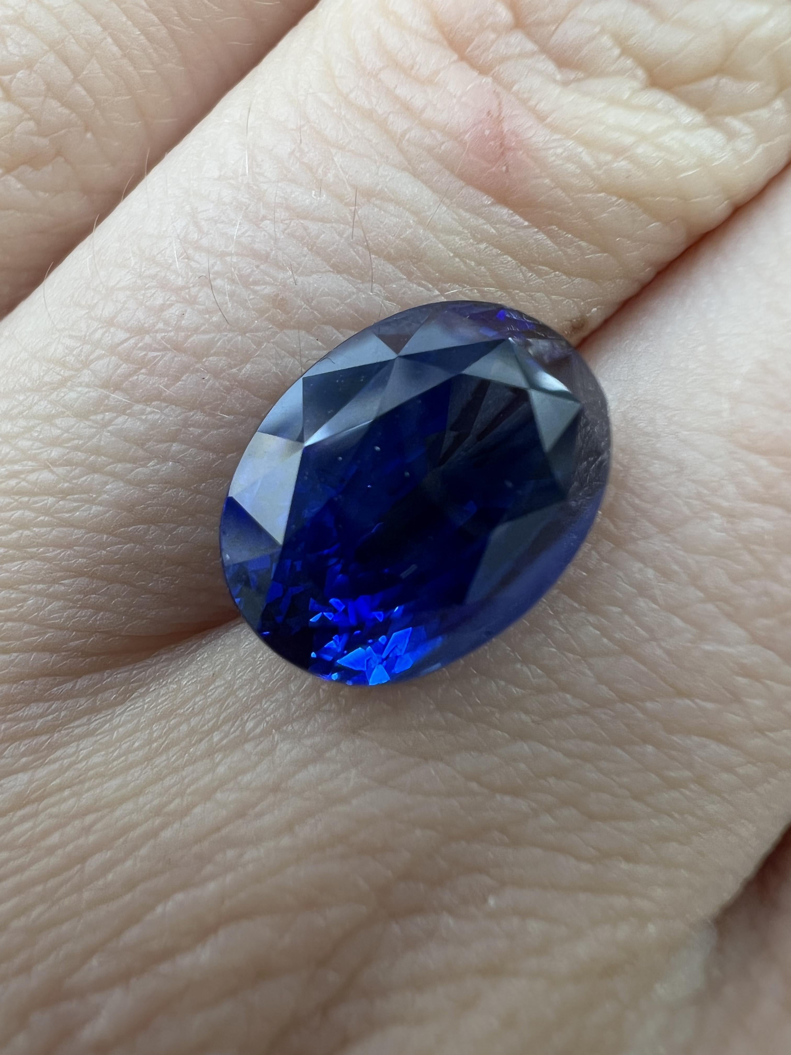 Women's or Men's GIA and GRS Certified 7.45 Carat Sri Lankan Natural Unheated Blue Sapphire For Sale