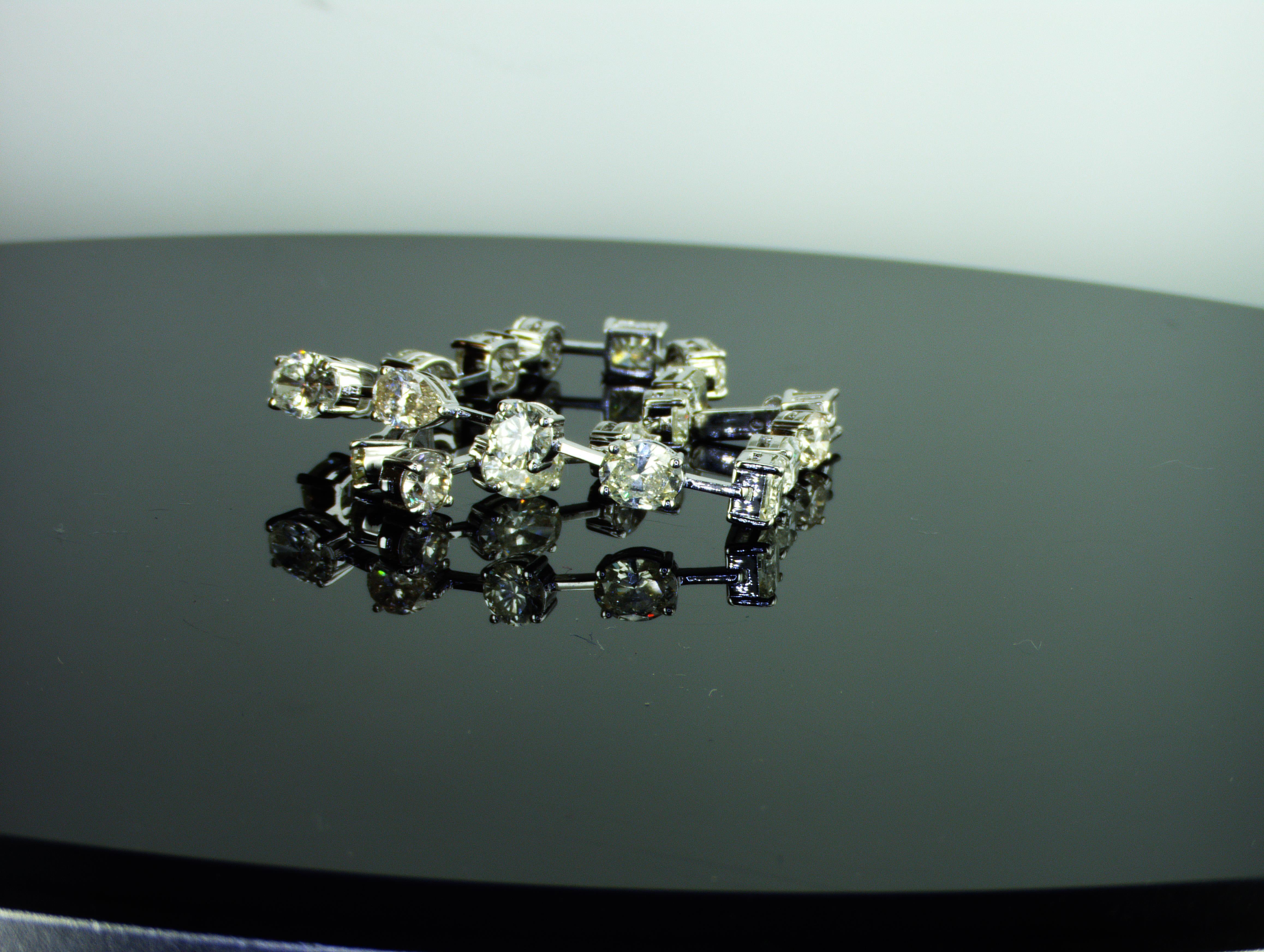 Modern GIA and HRDAntwerp Certified 8.00 Carat Multi Shape Natural Diamonds Bracelet