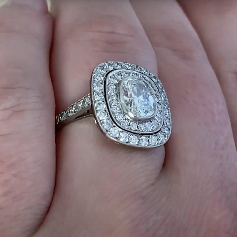 Taille coussin (GIA Approx. 1.00-Carats Cushion Cut Diamond Double Halo Ring, H Color, Platinum en vente