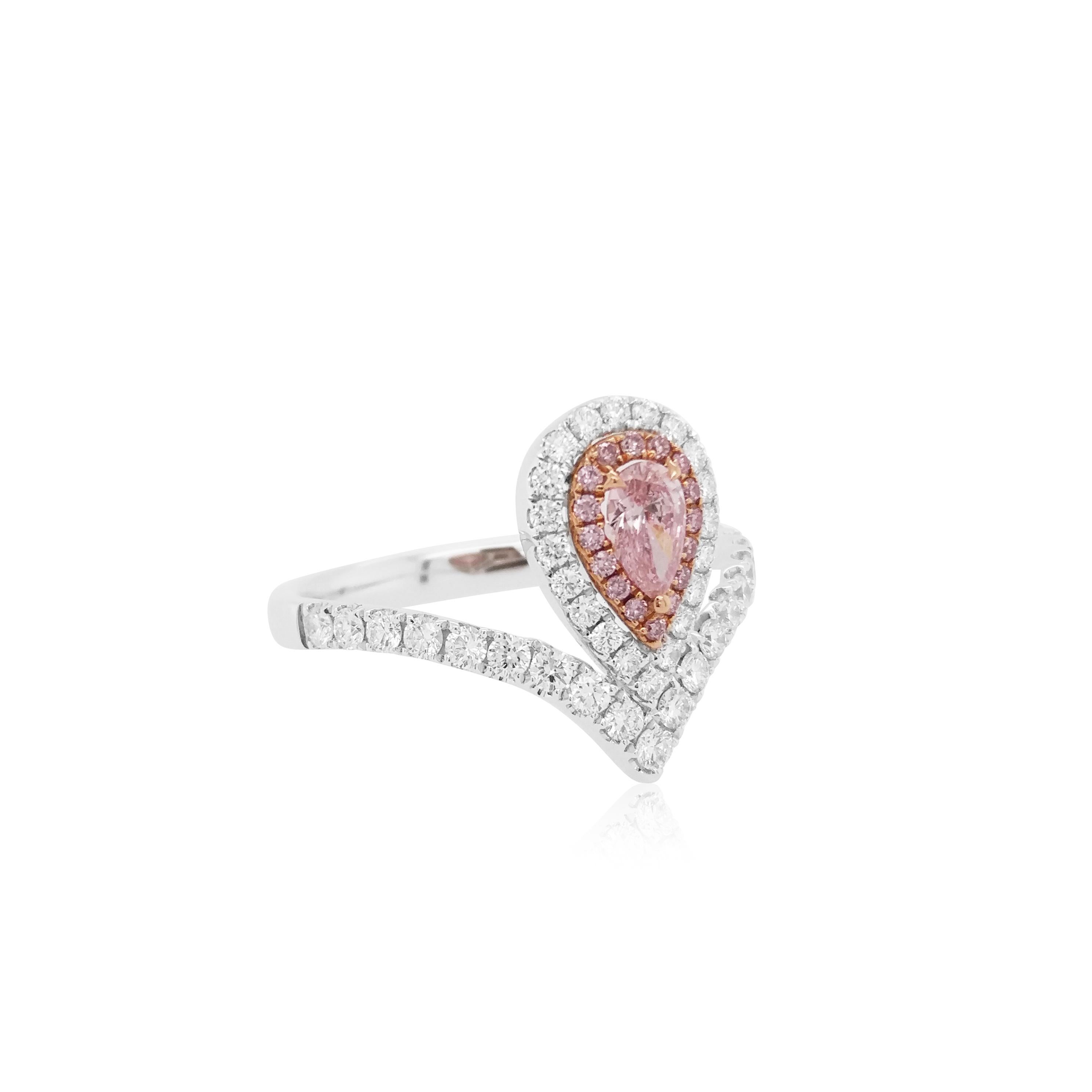 GIA Argyle-zertifizierter rosa Diamant-Brautring aus 18 Karat Gold im Zustand „Neu“ im Angebot in Hong Kong, HK
