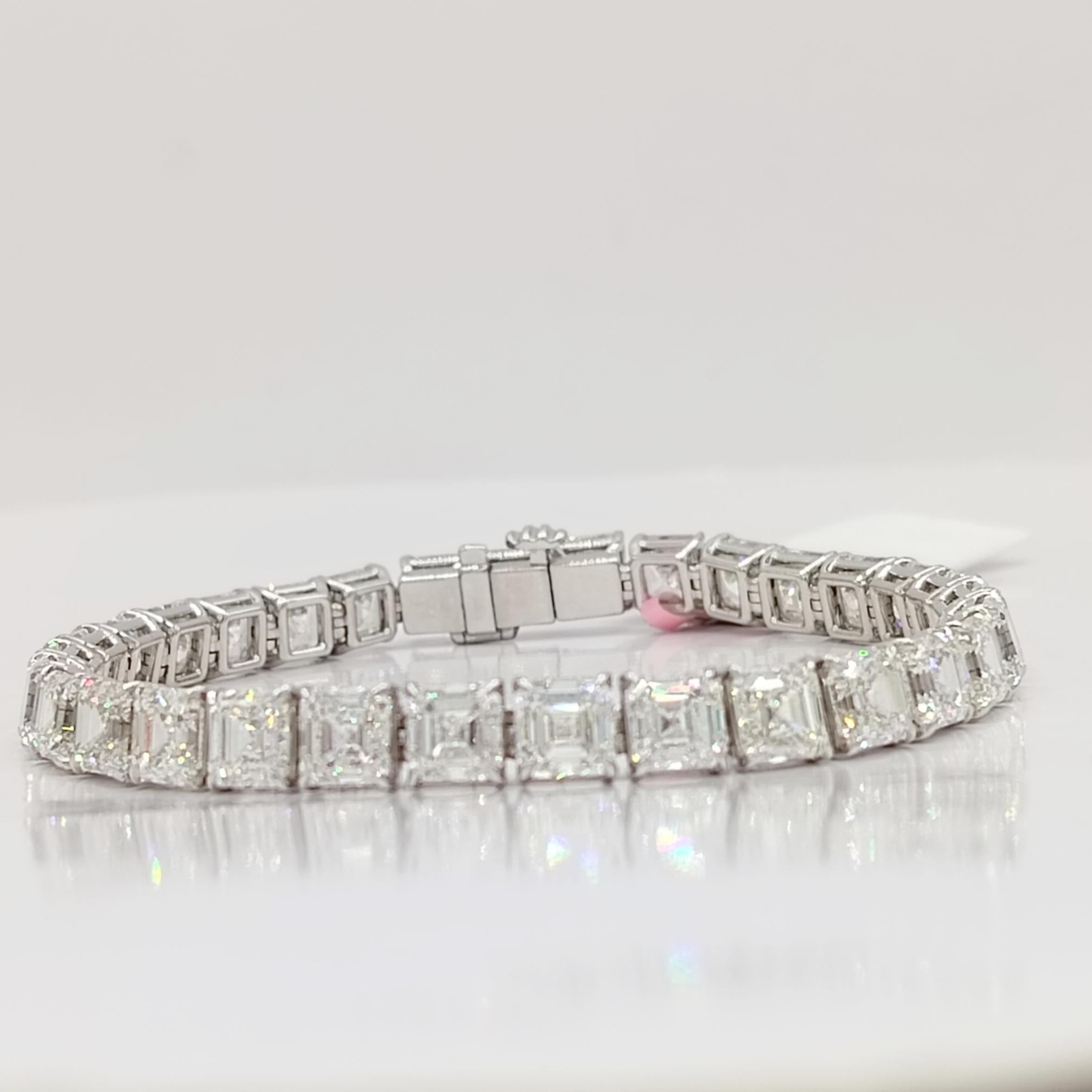 Bracelet tennis en or blanc 18 carats avec diamants taille Asscher de 31,10 carats certifiés GIA en vente 5
