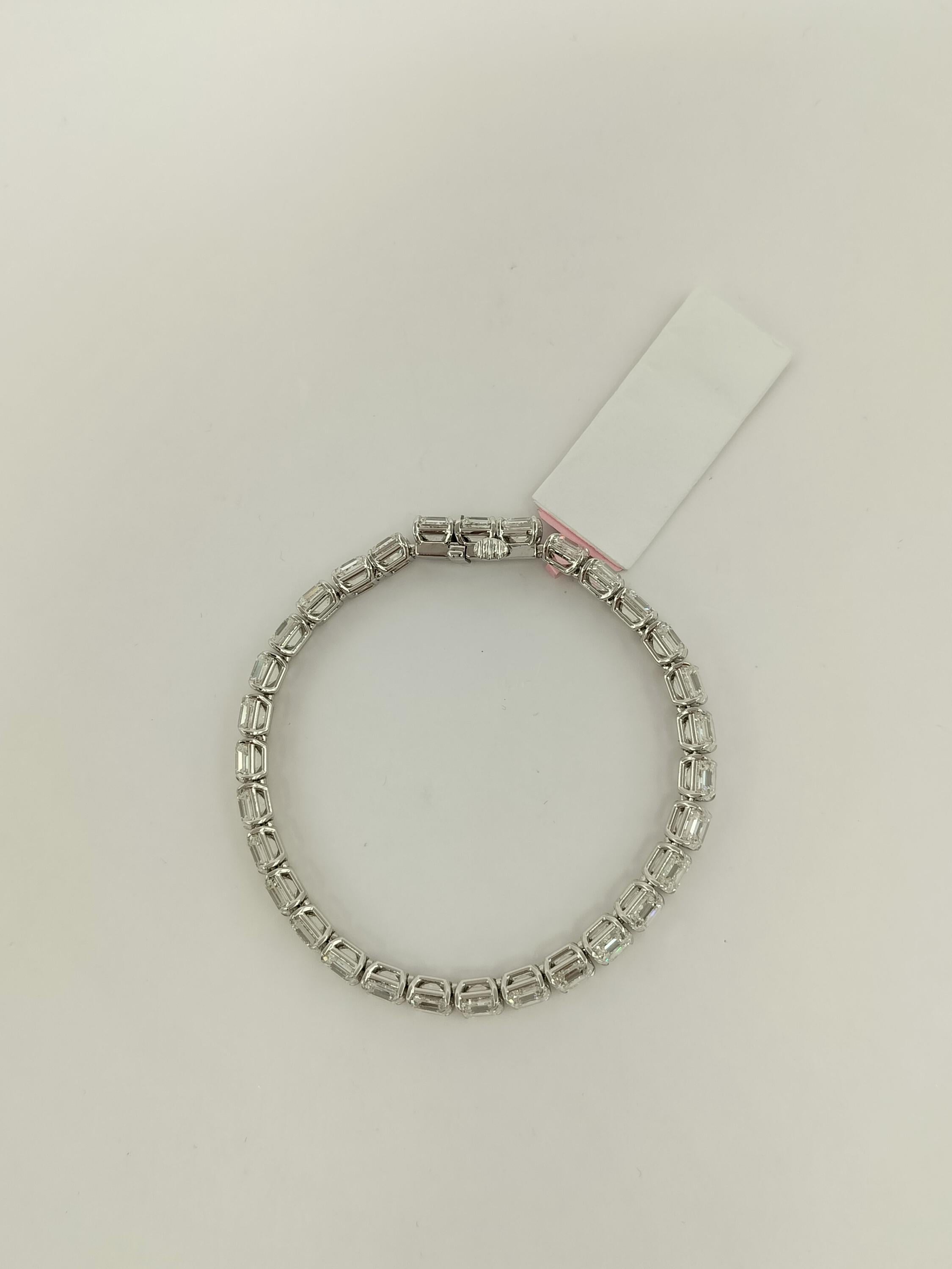 Bracelet tennis en or blanc 18 carats avec diamants taille Asscher de 31,10 carats certifiés GIA en vente 7