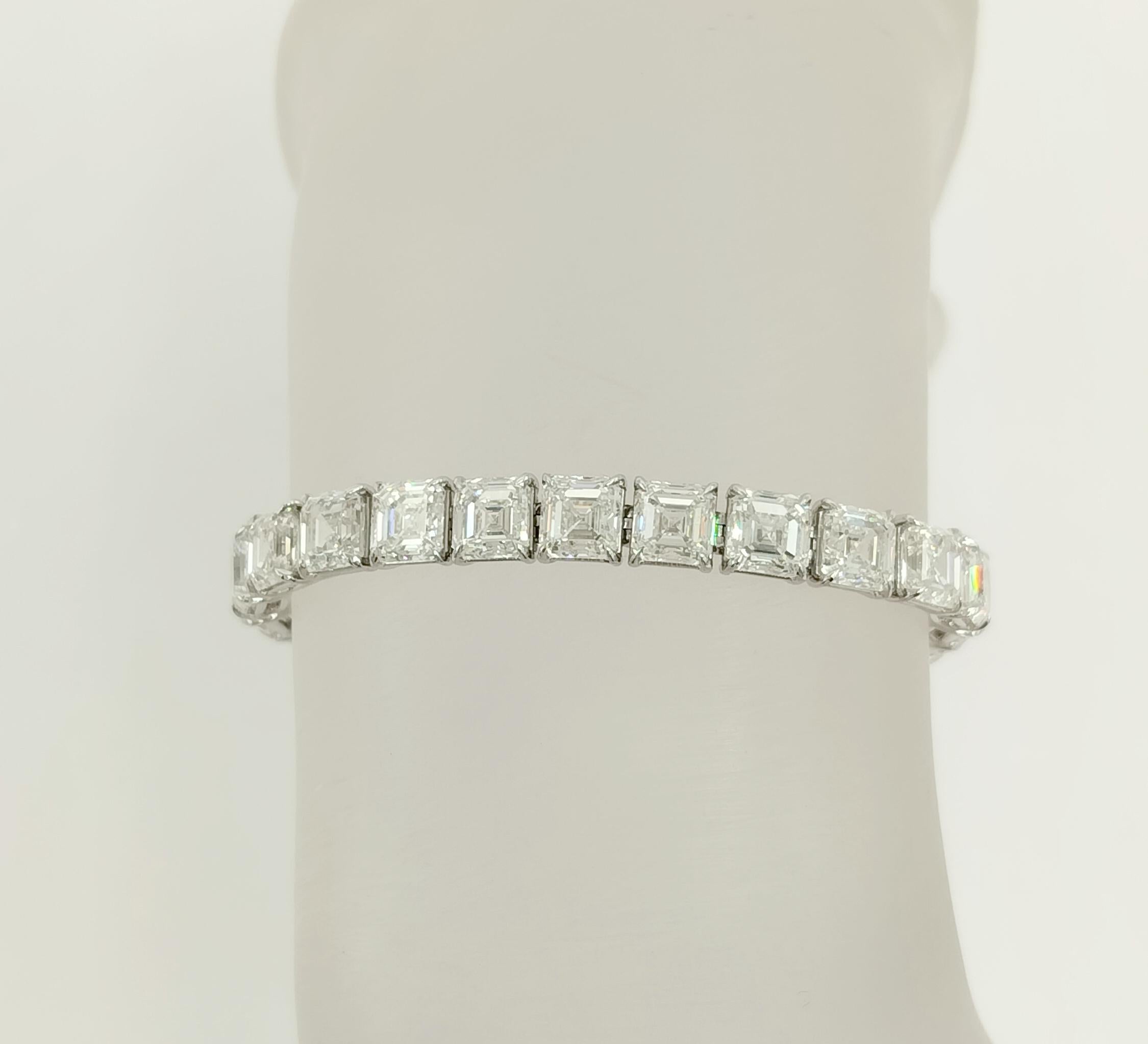 Bracelet tennis en or blanc 18 carats avec diamants taille Asscher de 31,10 carats certifiés GIA Neuf - En vente à Los Angeles, CA