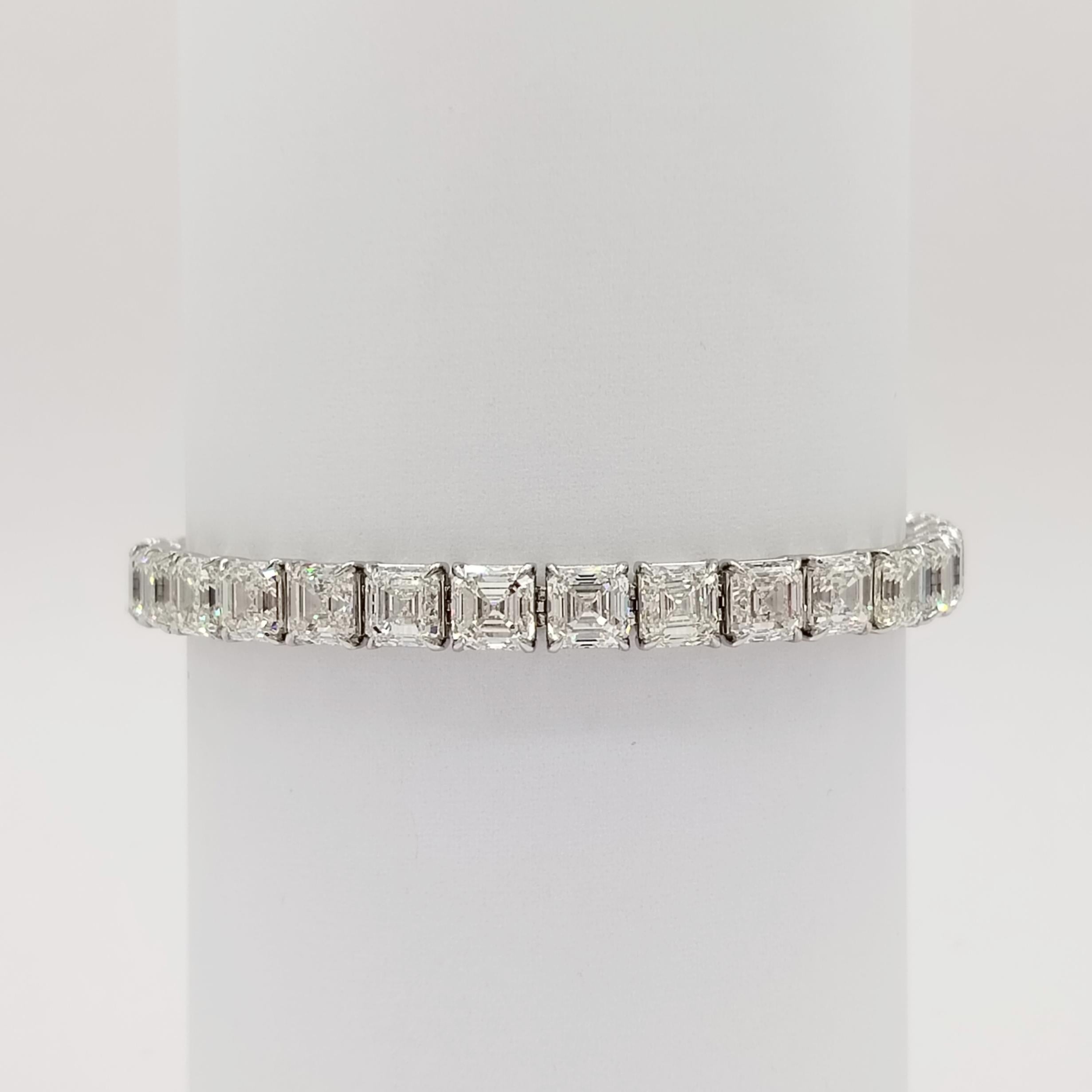 Bracelet tennis en or blanc 18 carats avec diamants taille Asscher de 31,10 carats certifiés GIA en vente 1