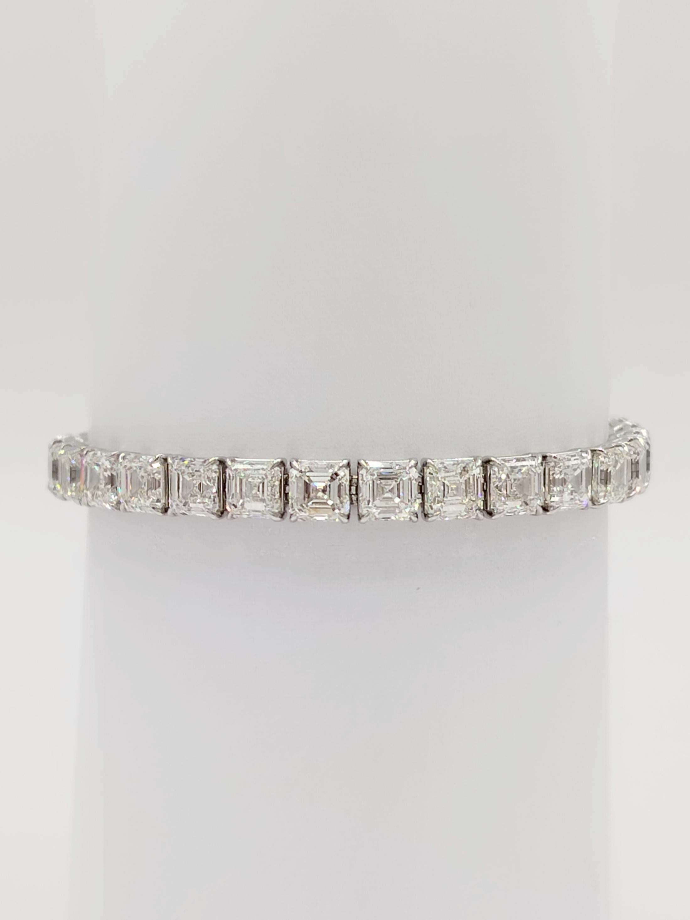Bracelet tennis en or blanc 18 carats avec diamants taille Asscher de 31,10 carats certifiés GIA en vente 2