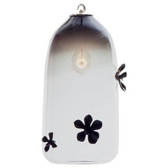 Gia Bell Pendelleuchte: Schwarzes und klares Ombre-Glas von Avram Rusu STUDIO