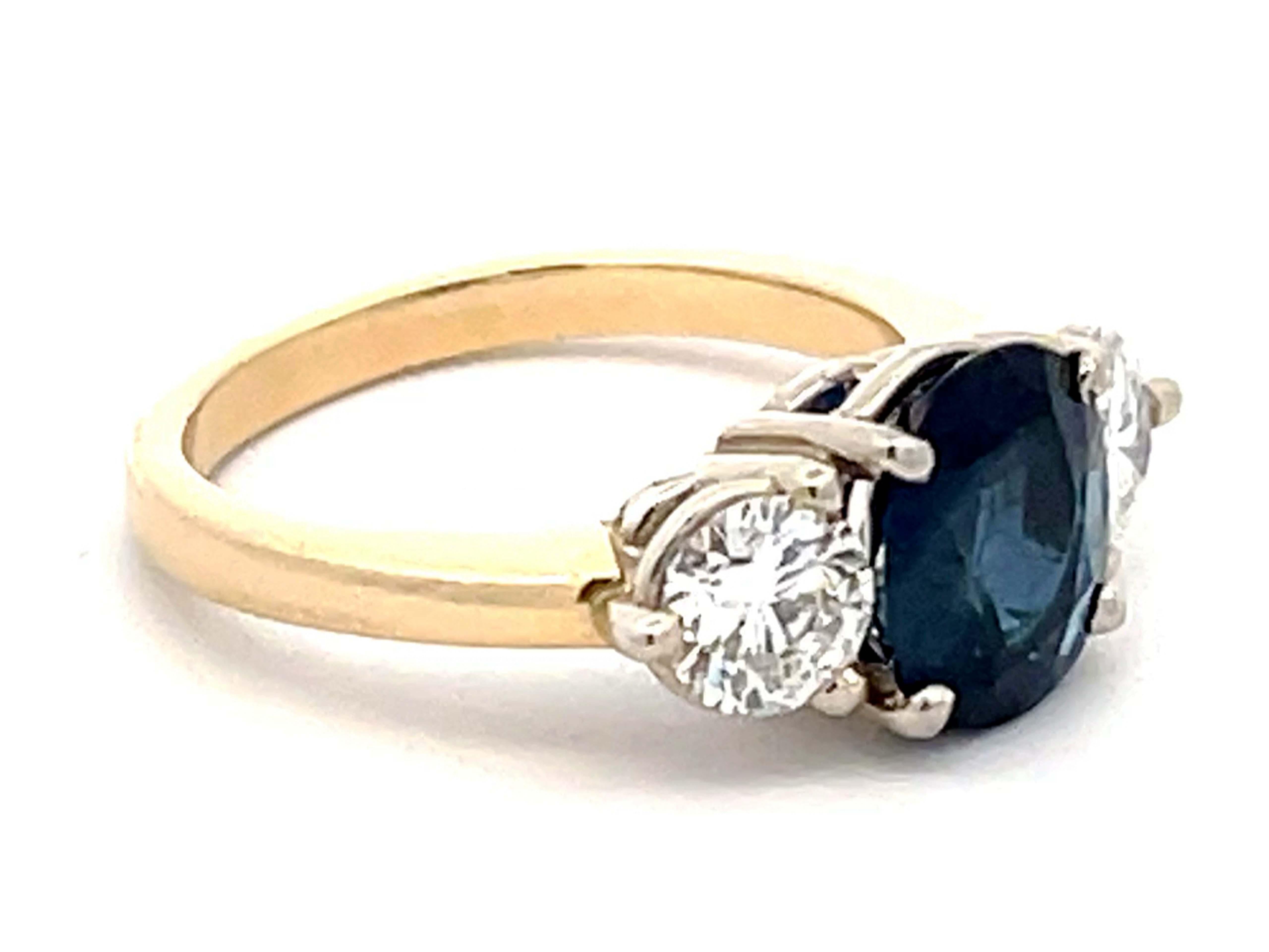 GIA Ring aus 14 Karat Gelbgold mit blauem Saphir und Diamant (Ovalschliff) im Angebot