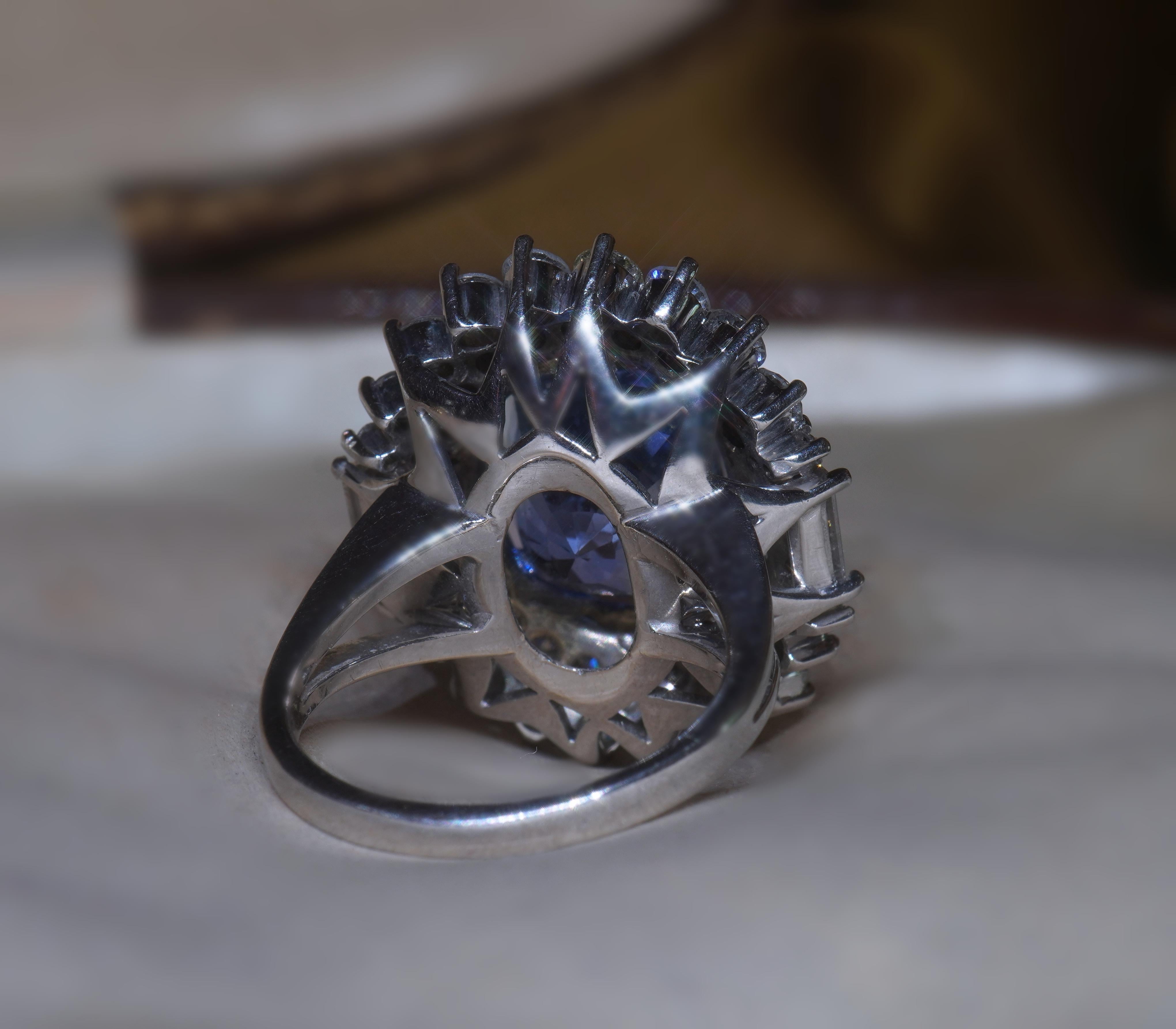 Women's or Men's GIA Blue Sapphire No Heat 18K Diamond Ring Vintage Srilanka VS Fine 18.38 Carats For Sale