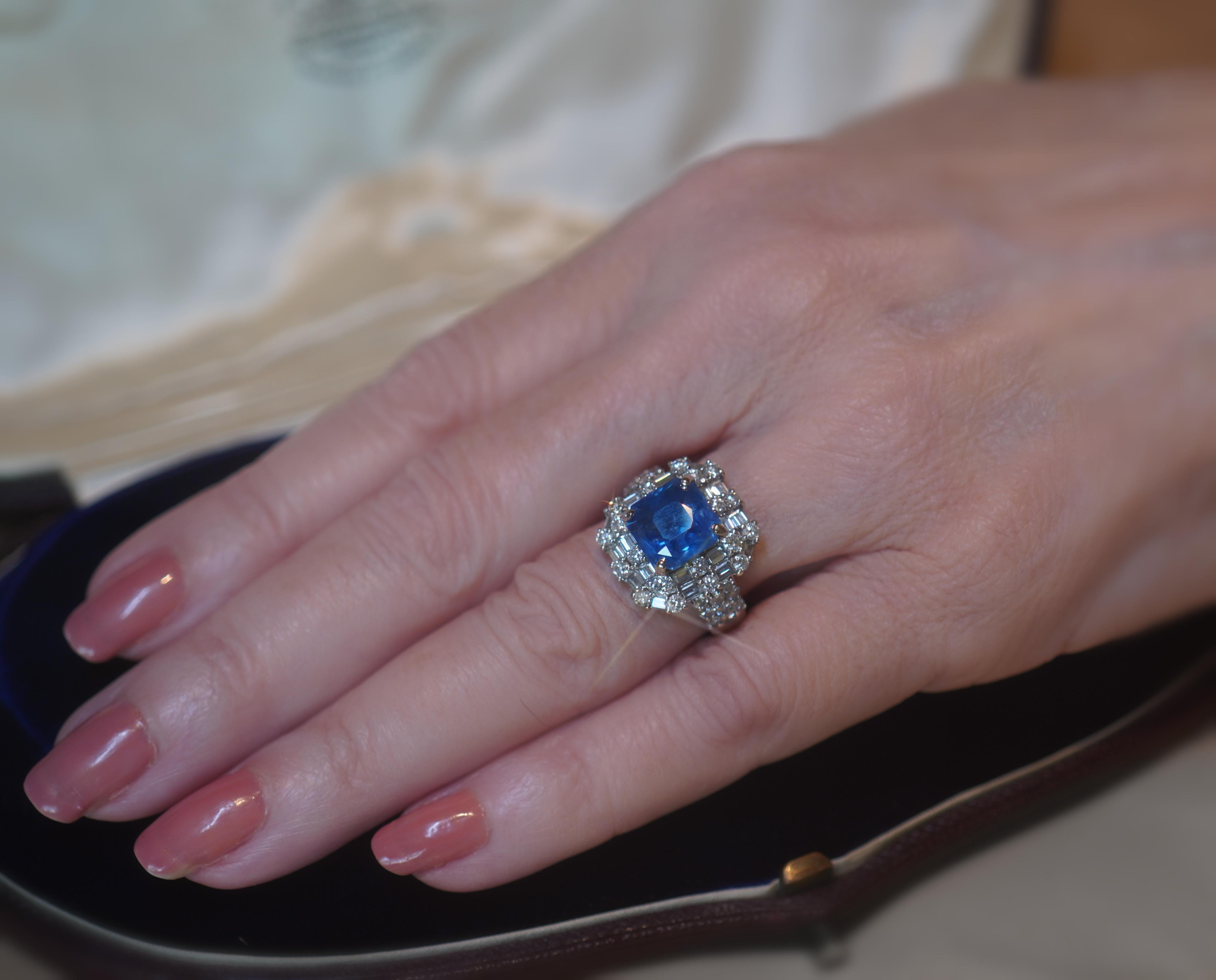 Bague vintage VS fine 9,34 carats avec saphir bleu du Sri Lanka non chauffé et diamant 18 carats certifié GIA en vente 5