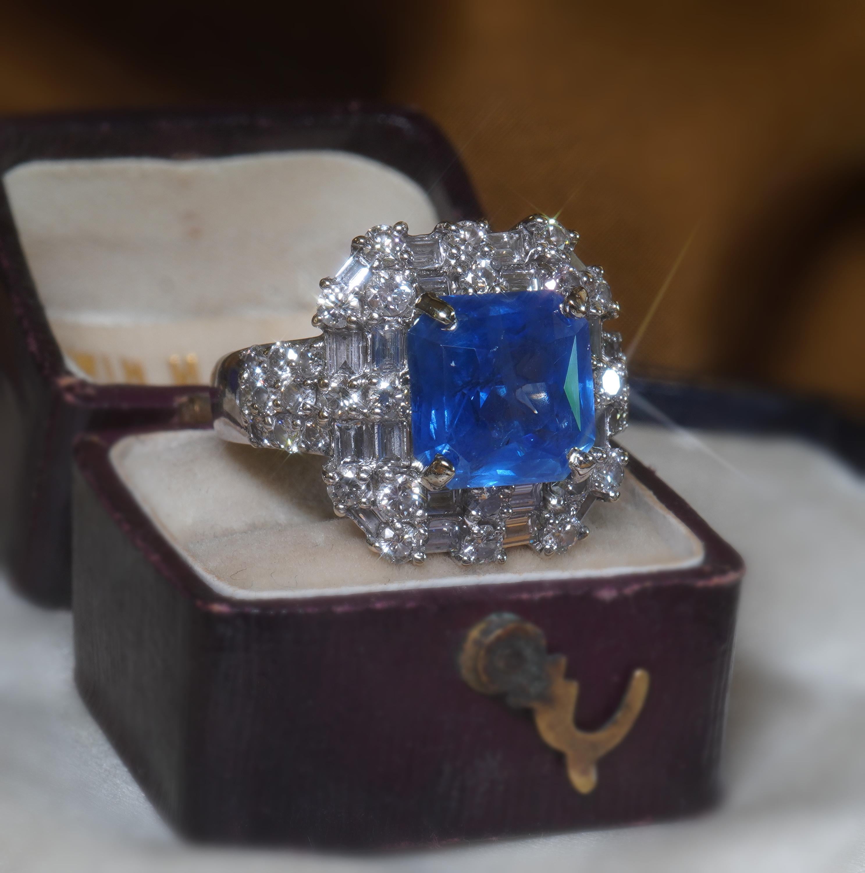 Bague vintage VS fine 9,34 carats avec saphir bleu du Sri Lanka non chauffé et diamant 18 carats certifié GIA Bon état - En vente à Sylvania, GA