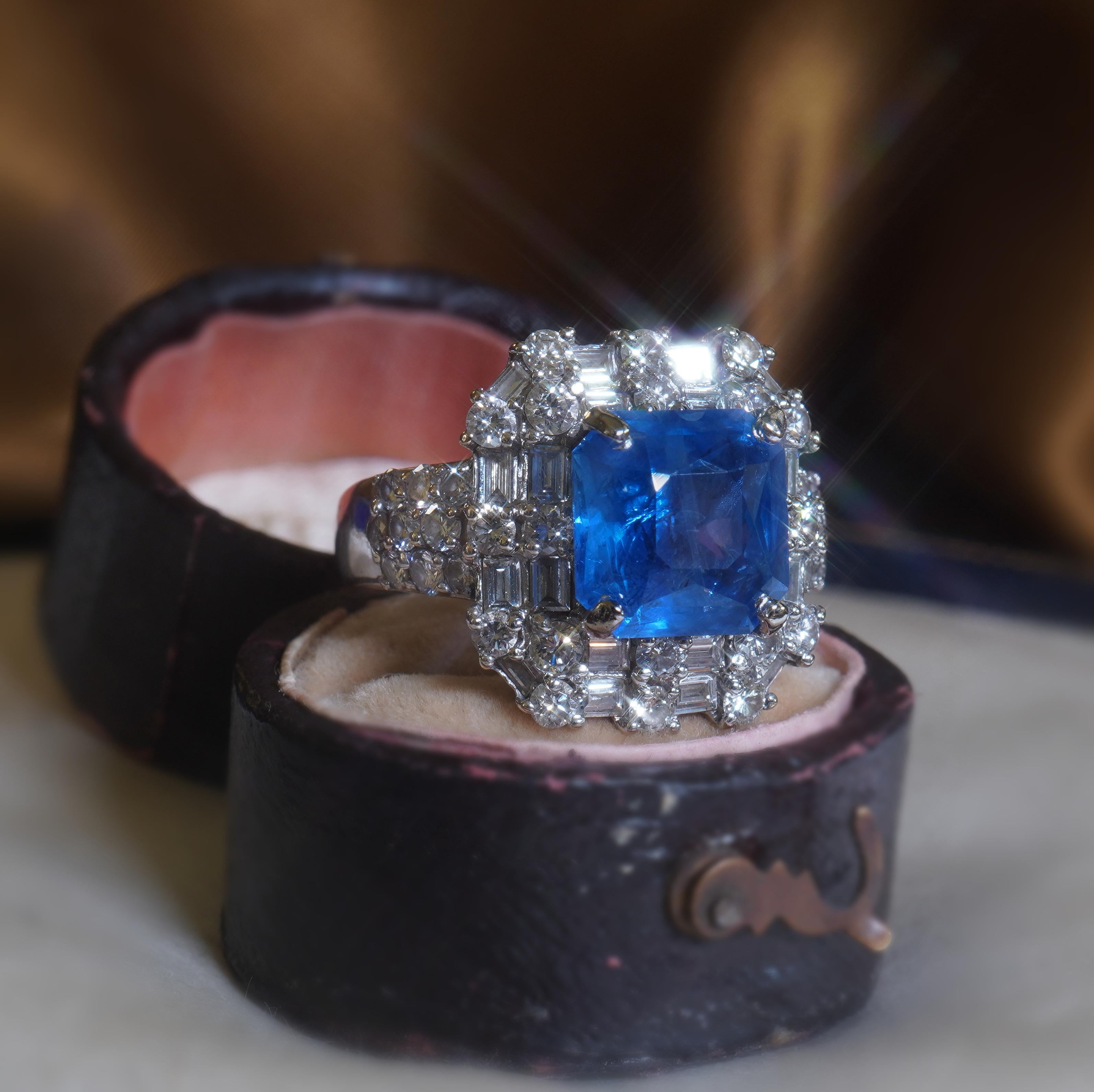 Bague vintage VS fine 9,34 carats avec saphir bleu du Sri Lanka non chauffé et diamant 18 carats certifié GIA en vente 2