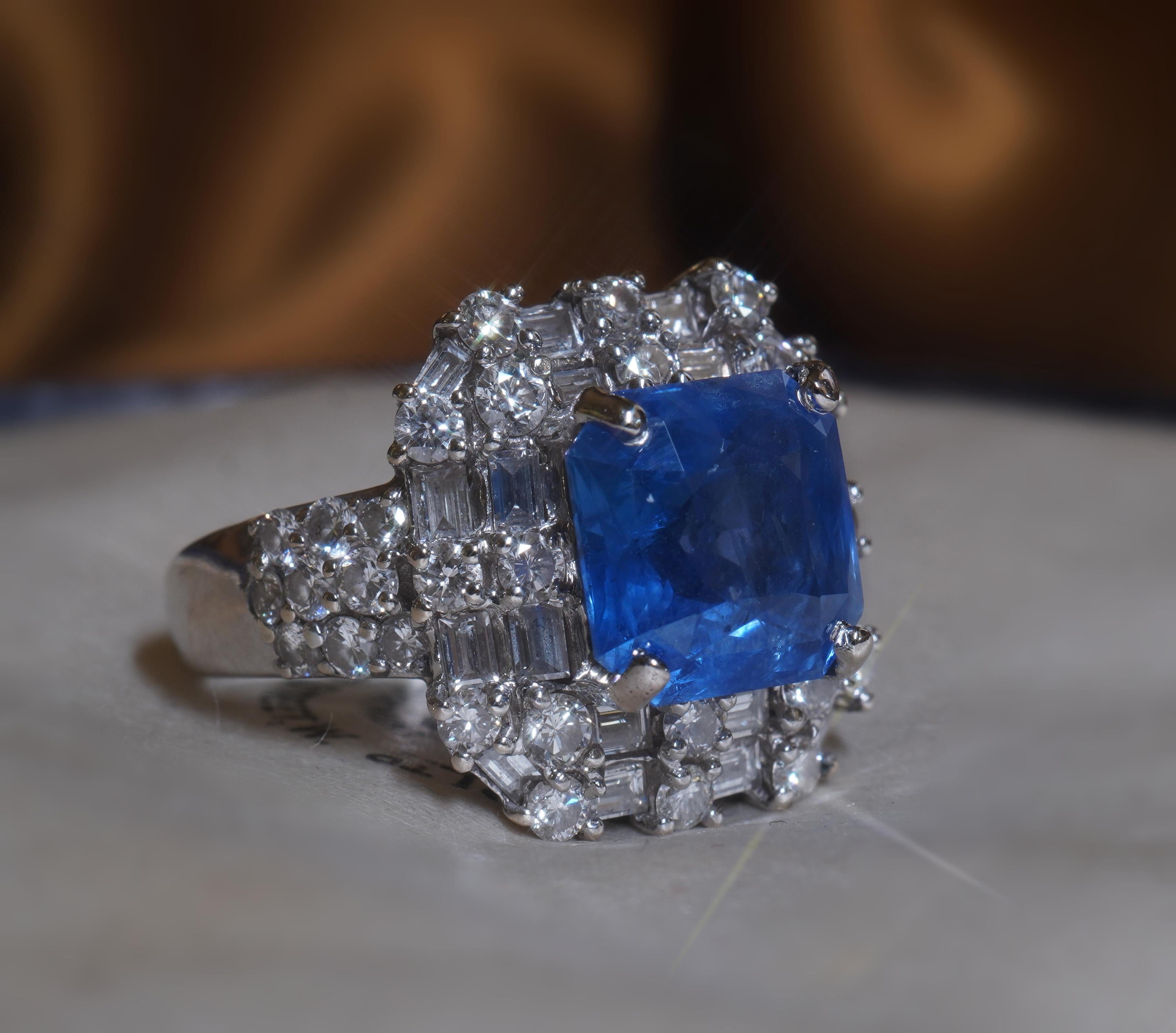 Bague vintage VS fine 9,34 carats avec saphir bleu du Sri Lanka non chauffé et diamant 18 carats certifié GIA en vente 3