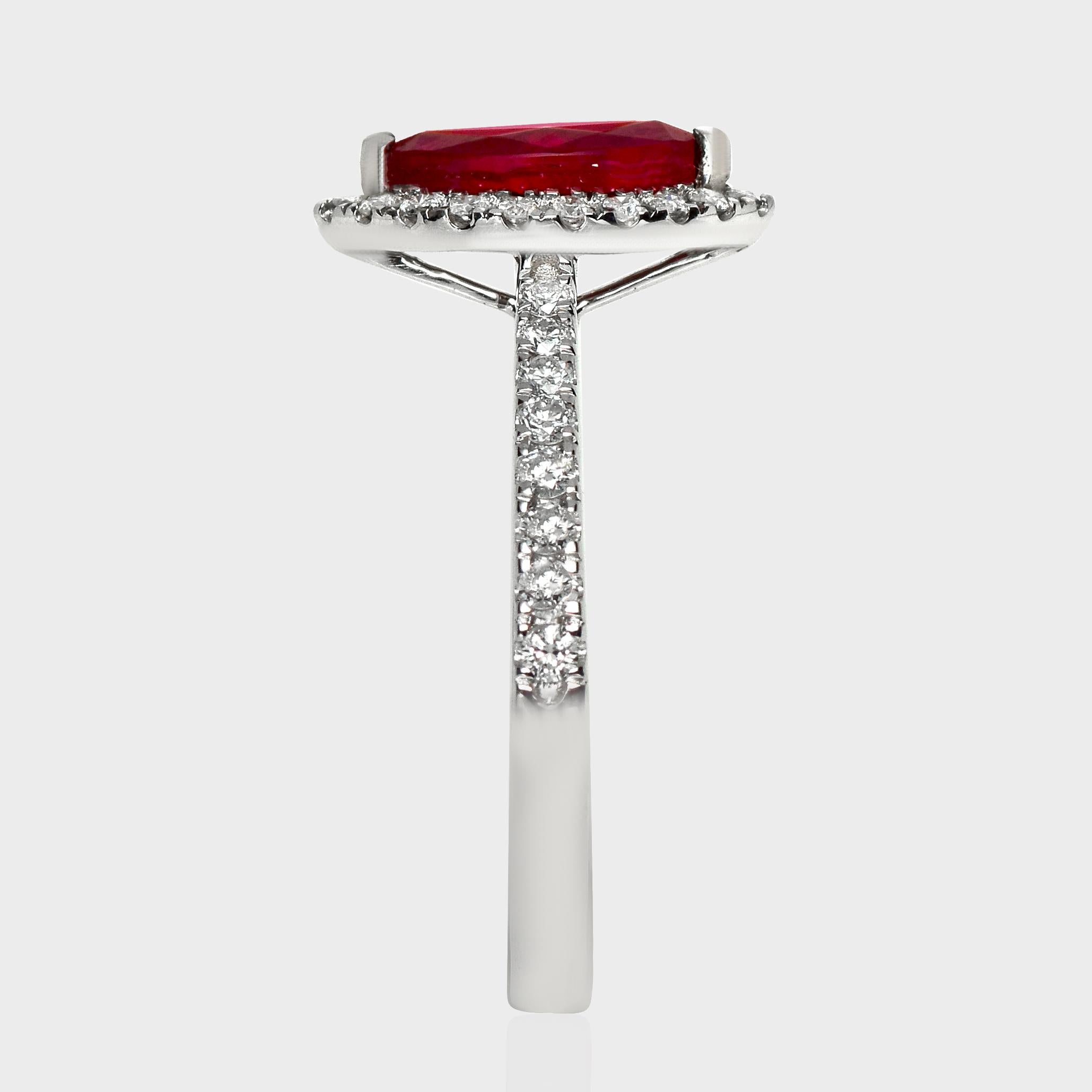 Donna GIA Birmania 1,01 carati in oro bianco 18 carati Anello di fidanzamento con rubino sangue di piccione in vendita