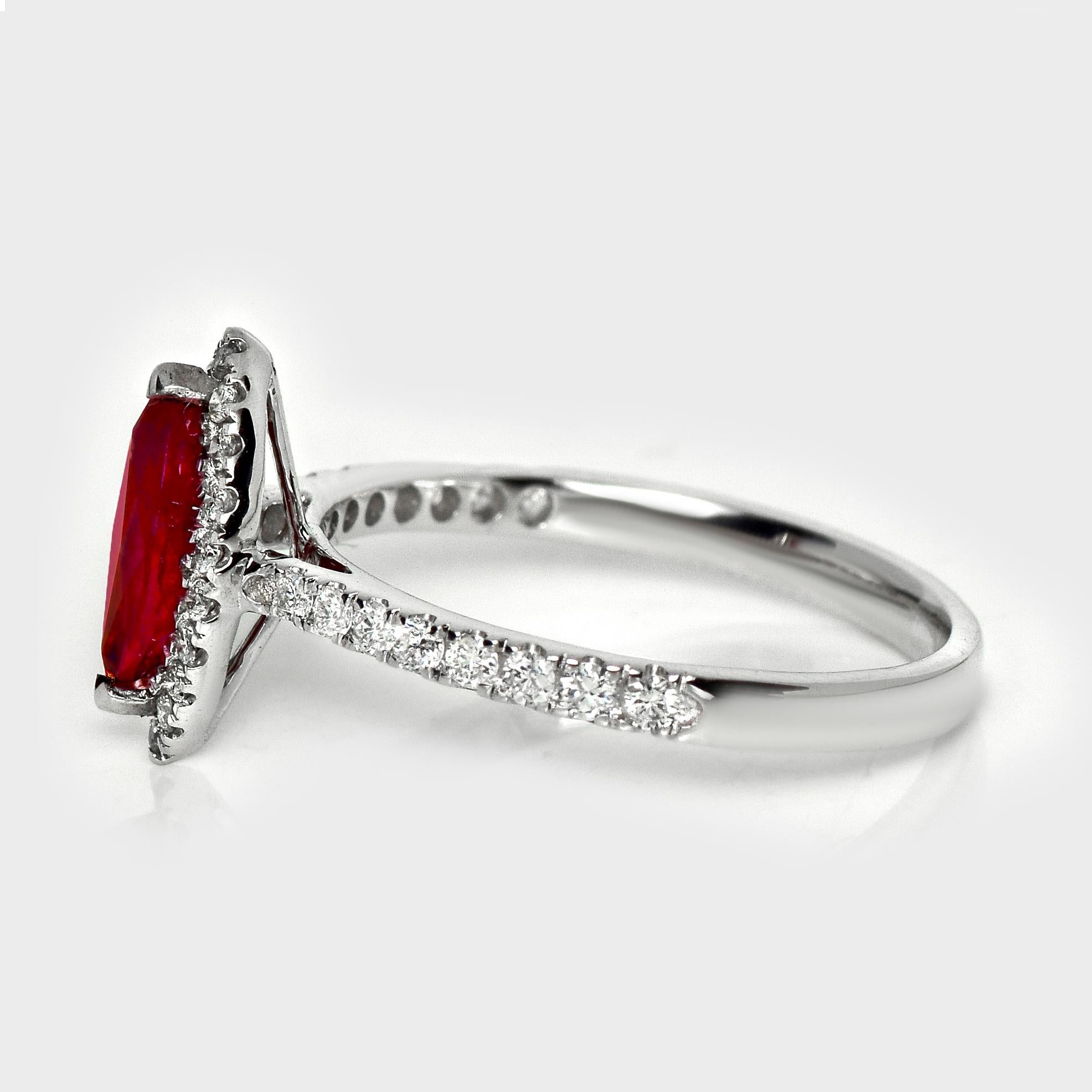 GIA Birmania 1,01 carati in oro bianco 18 carati Anello di fidanzamento con rubino sangue di piccione in vendita 1