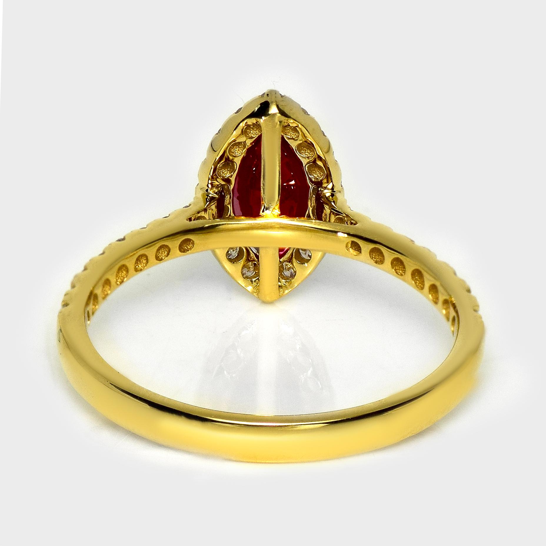 GIA Bague de fiançailles en or jaune 18 carats rubis sang de pigeon 1,11 ct en vente 2