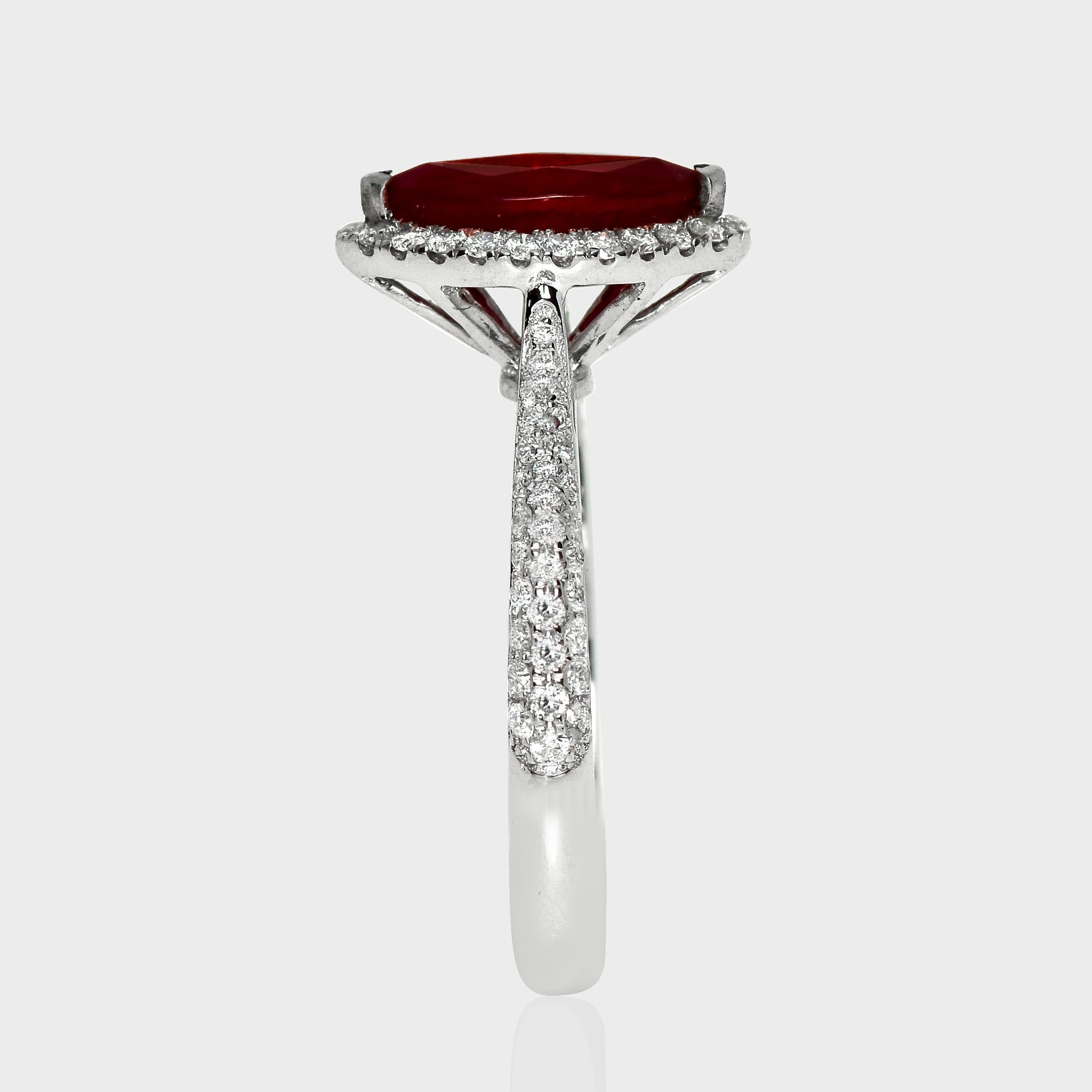 Donna GIA Birmania 1,31 carati in oro bianco 18 carati Anello di fidanzamento con rubini di sangue di piccione in vendita