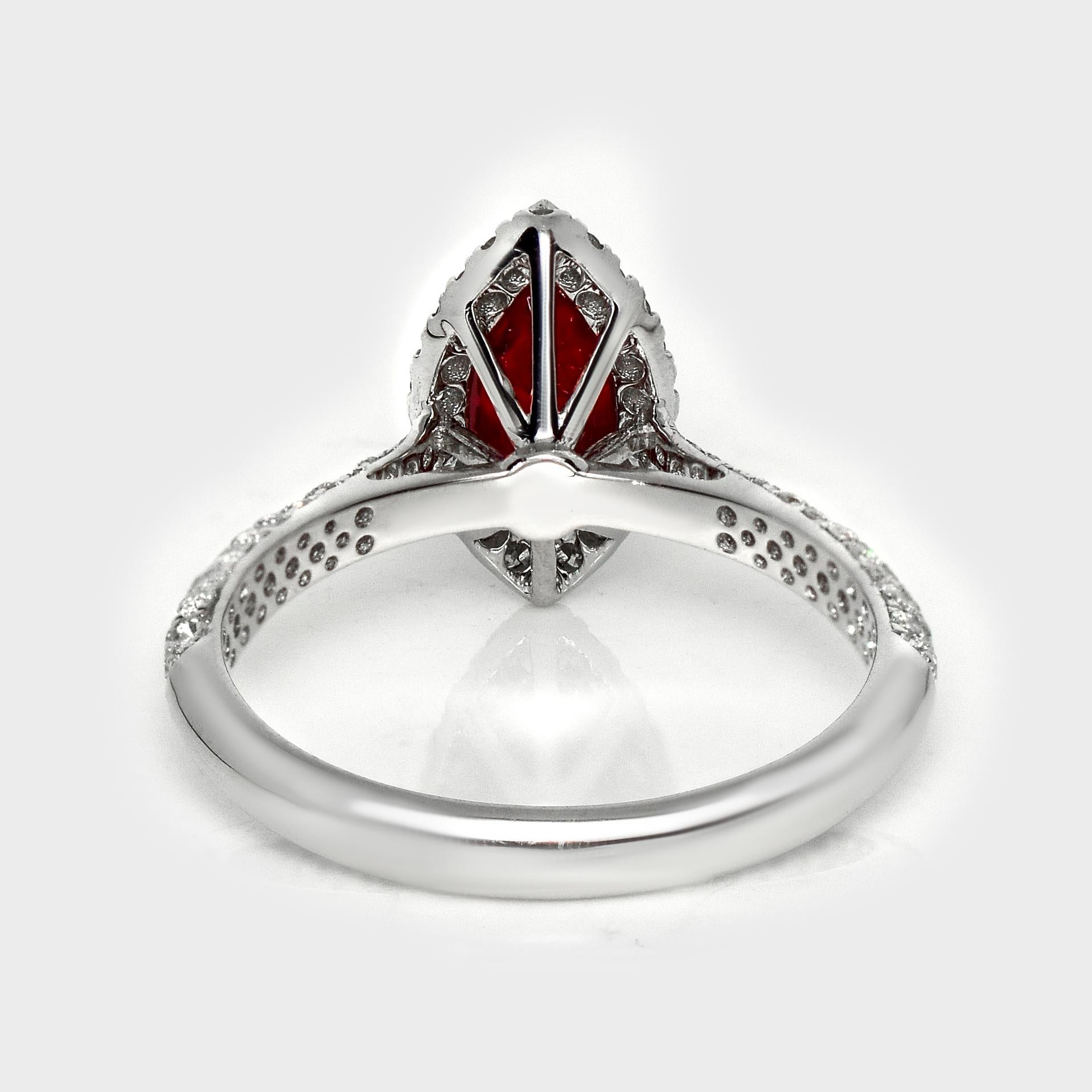 GIA Birmania 1,31 carati in oro bianco 18 carati Anello di fidanzamento con rubini di sangue di piccione in vendita 2