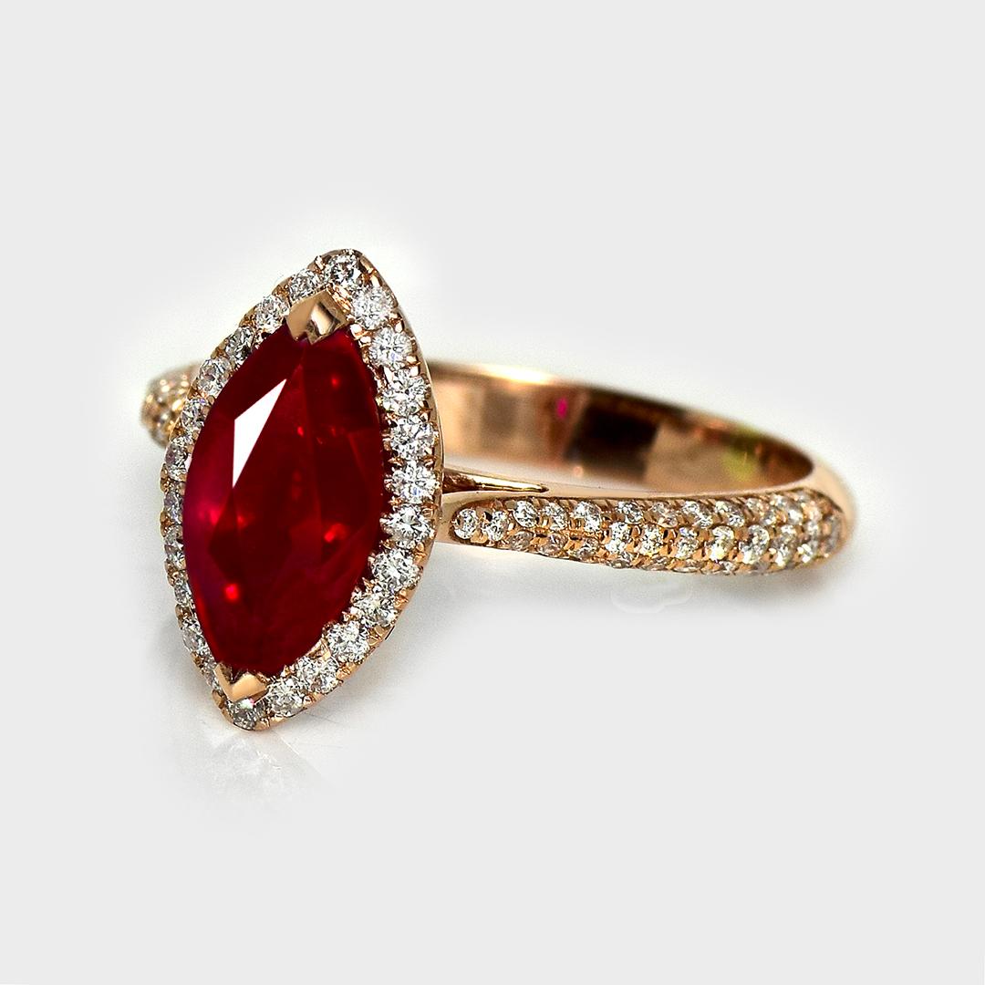 Taille Marquise GIA Bague de fiançailles rubis sang de pigeon 1,77 ct or rose 18K en vente