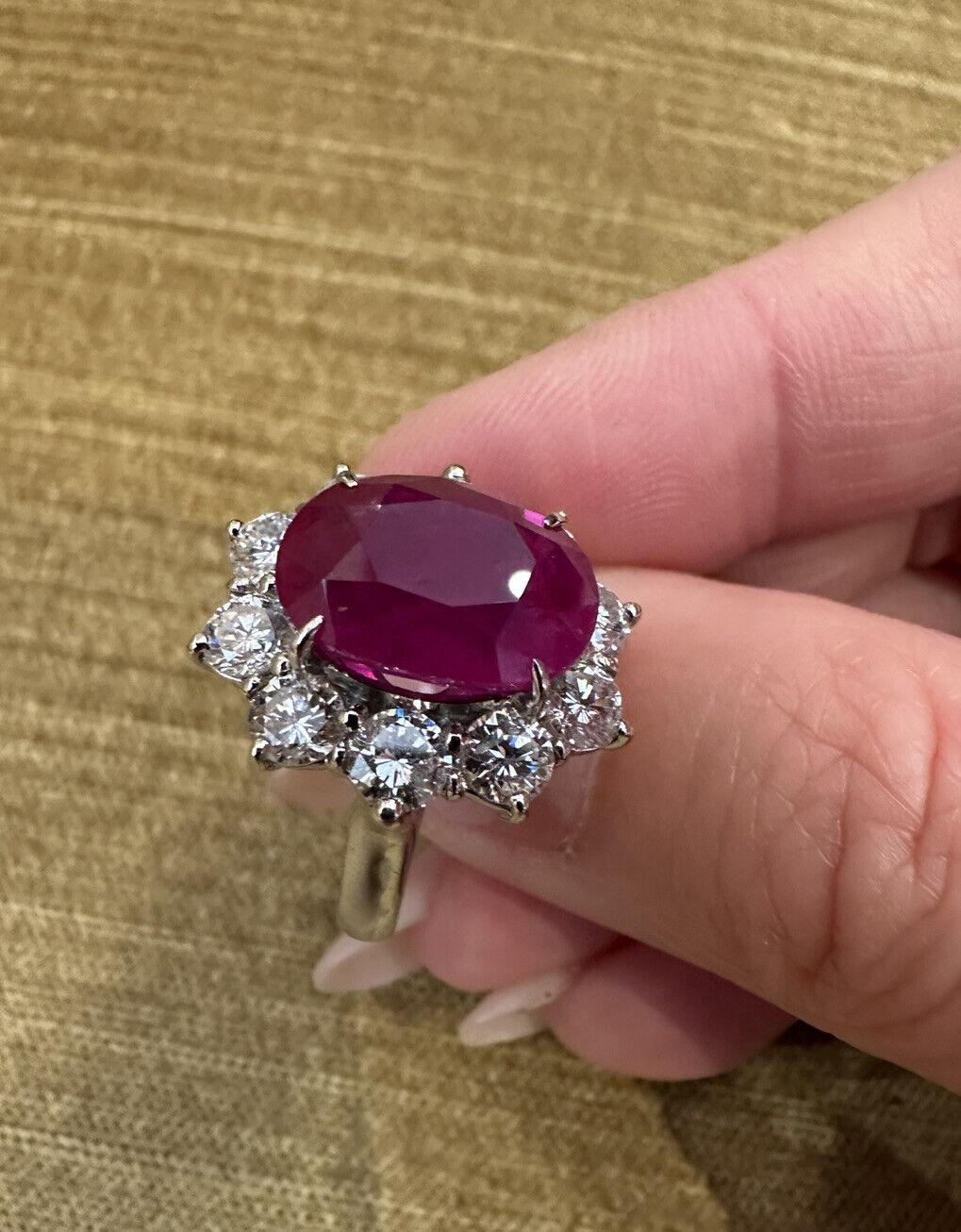 GIA Bague en platine au rubis chauffé de Birmanie, ovale de 7,71 carats, serti de diamants Excellent état - En vente à La Jolla, CA