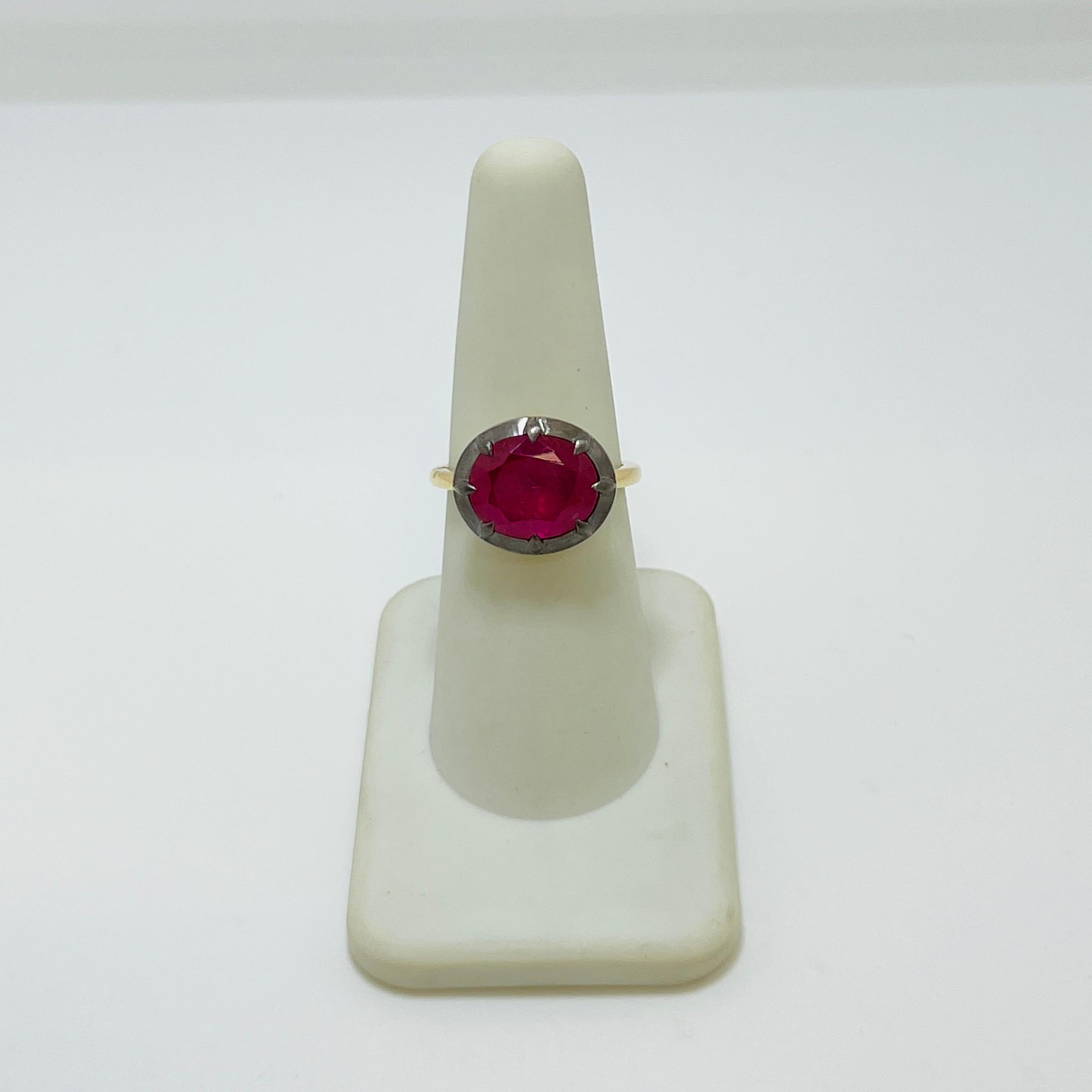 GIA Anillo de zafiro ovalado rosa púrpura de Birmania en oro amarillo de 18 quilates y rodio negro en venta 1