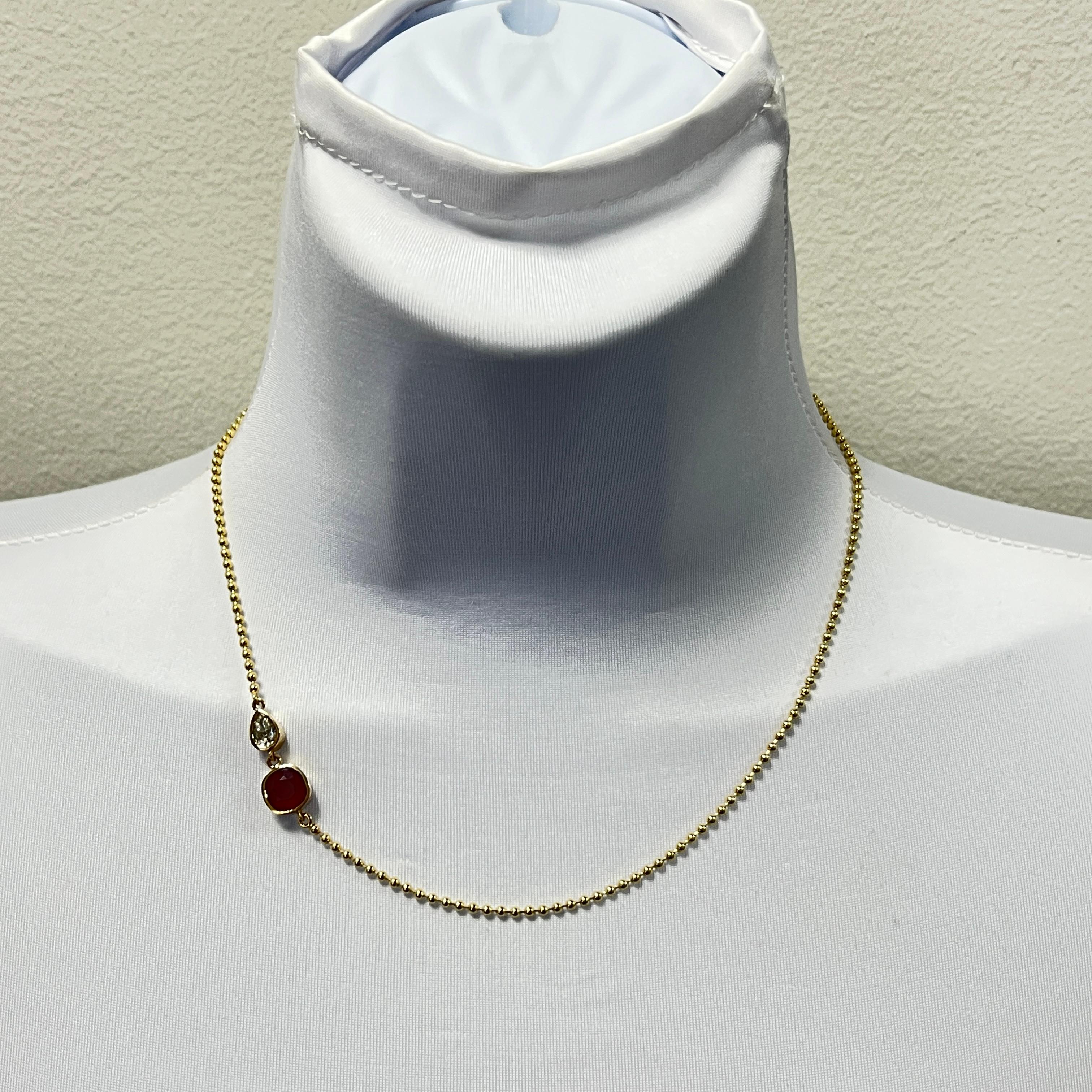 Taille poire Collier poire en or jaune 14K avec coussin de rubis de Birmanie GIA et diamant blanc en vente