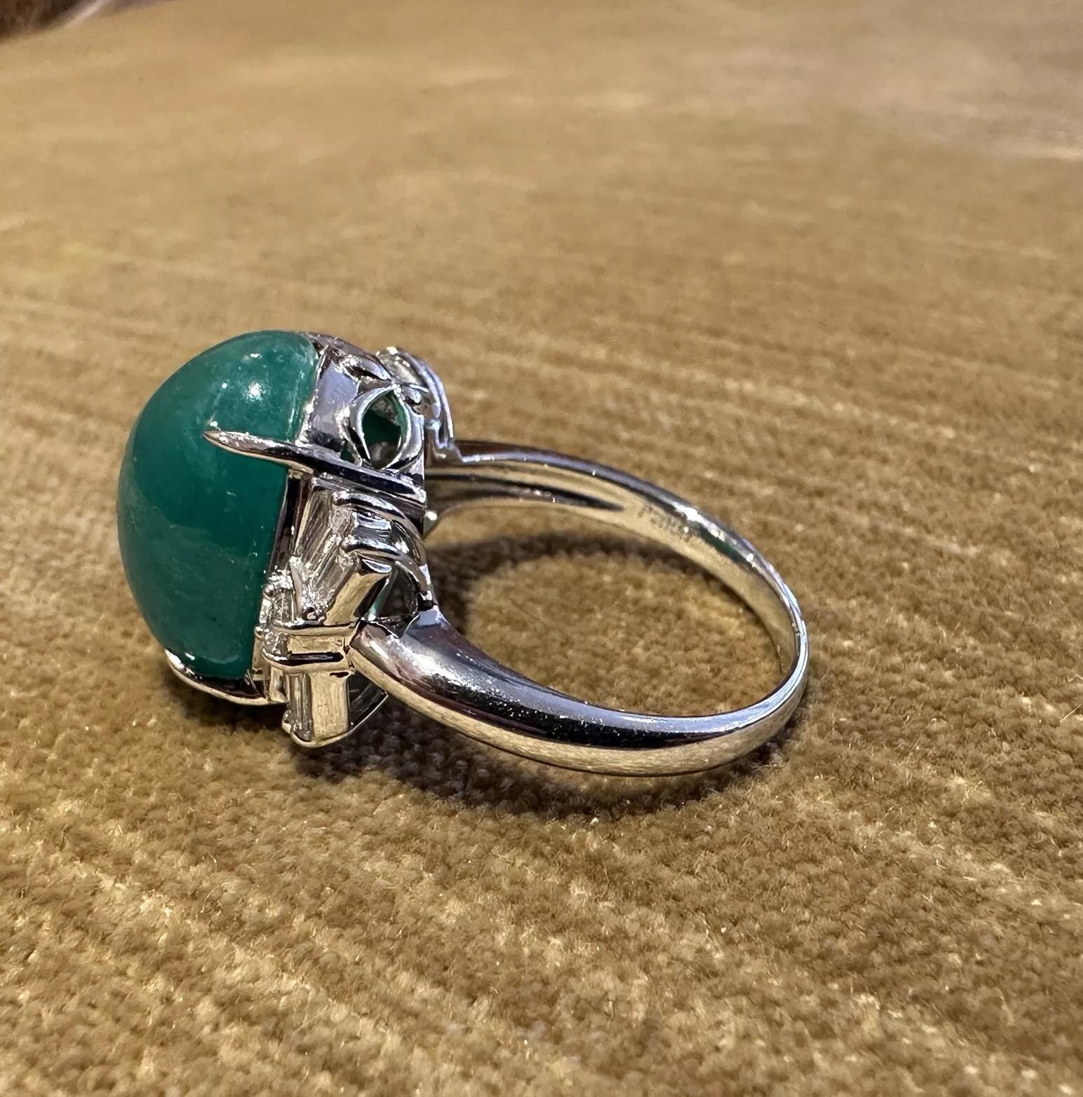Ring aus Platin mit GIA-Cabochon-Smaragd 9,42 Karat und Diamanten im Angebot 1