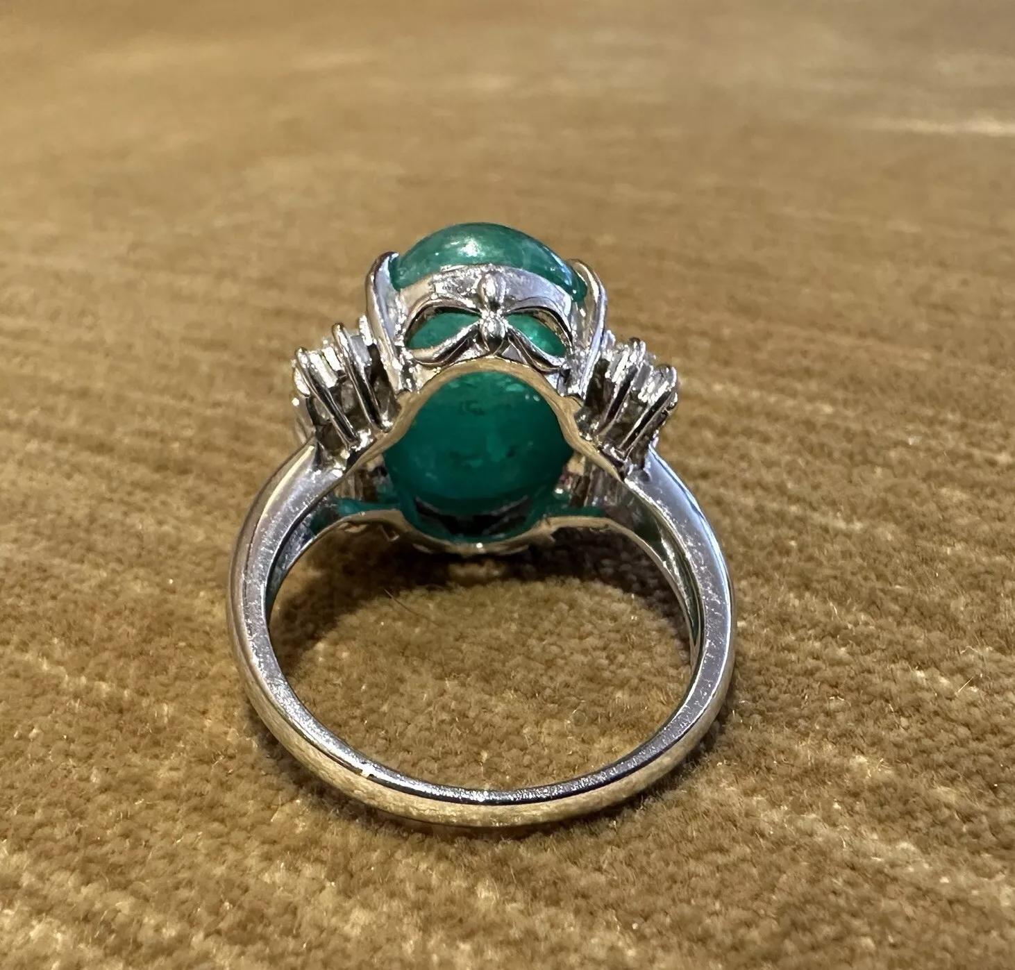 Ring aus Platin mit GIA-Cabochon-Smaragd 9,42 Karat und Diamanten im Angebot 2