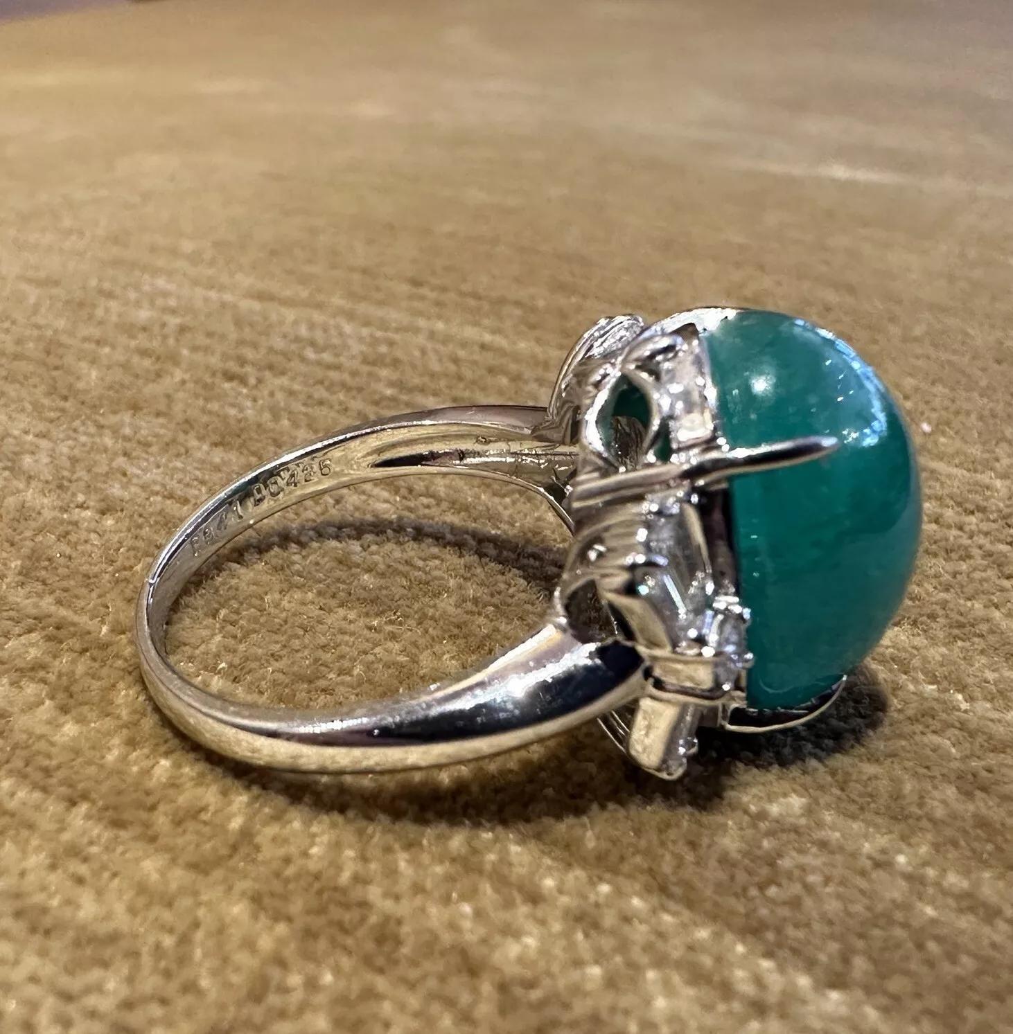 Ring aus Platin mit GIA-Cabochon-Smaragd 9,42 Karat und Diamanten im Angebot 3
